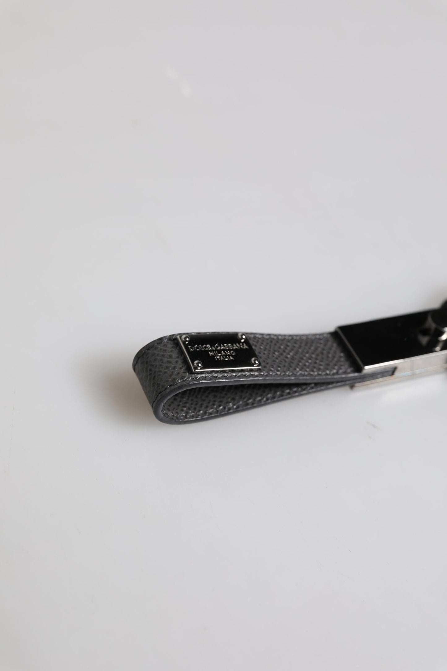 Dolce &amp; Gabbana Schlüsselanhänger mit doppeltem DG-Plaketten-Schlüsselring aus braunem Leder