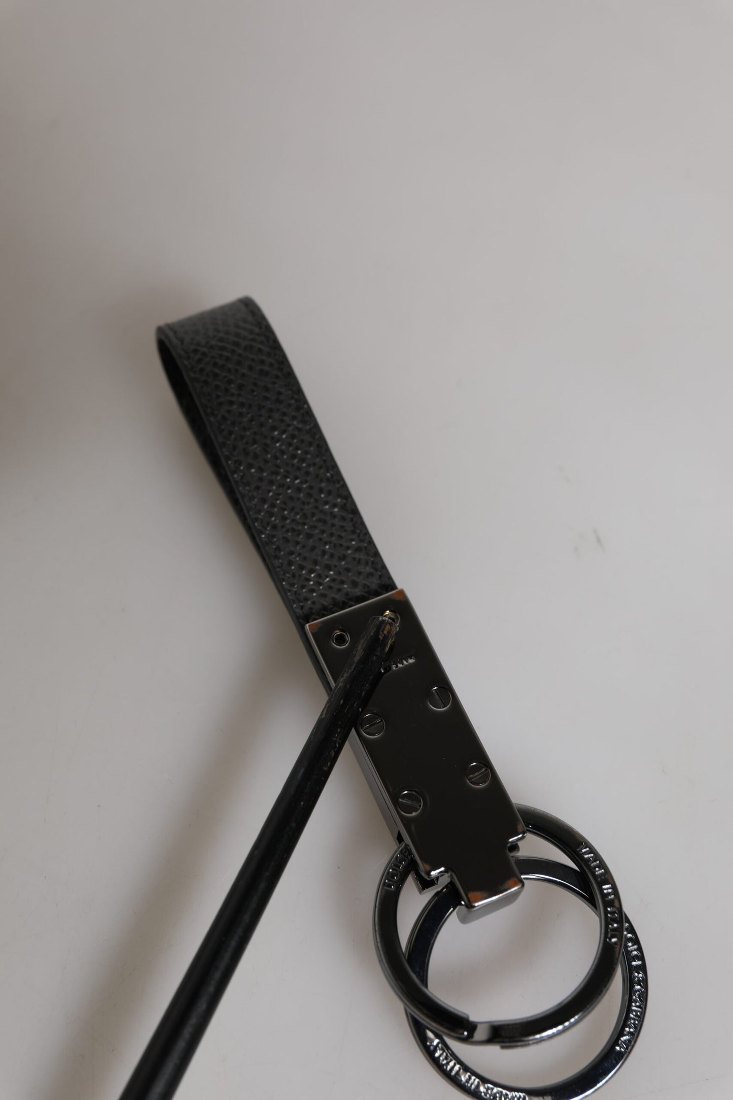 Dolce &amp; Gabbana Schlüsselanhänger mit doppeltem DG-Plaketten-Schlüsselring aus braunem Leder