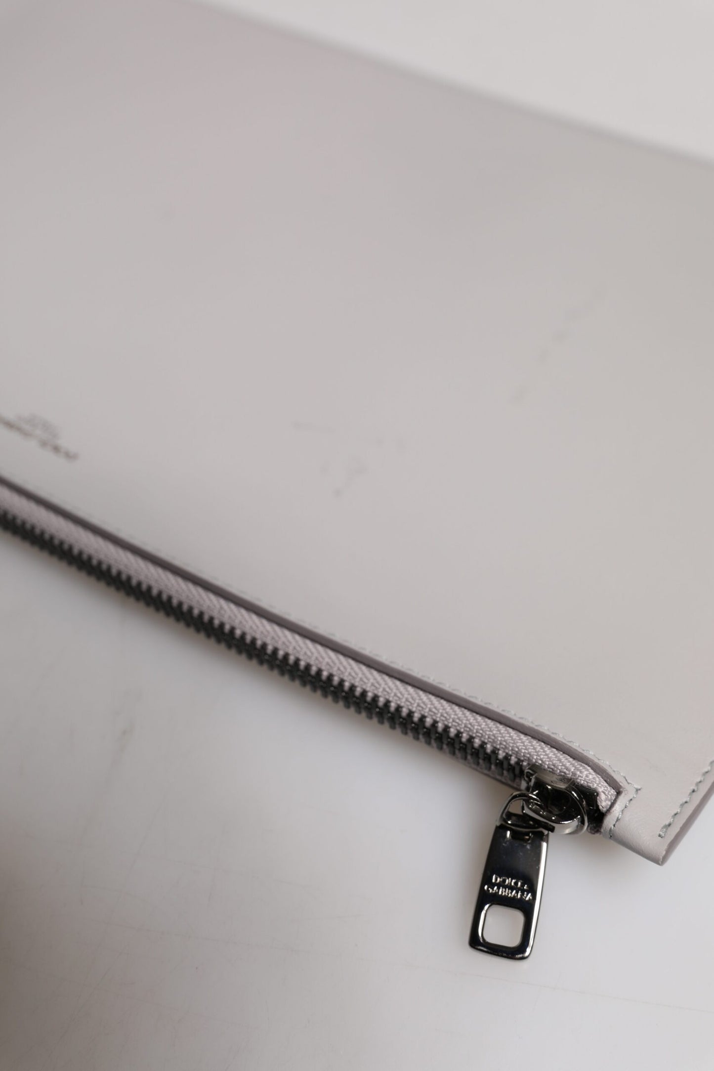 Dolce &amp; Gabbana Graue Clutch mit Reißverschlusstasche aus massivem Leder mit DG-Logo für Herren