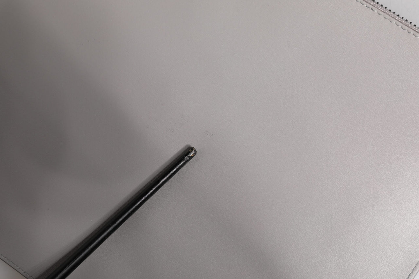 Dolce &amp; Gabbana Graue Clutch mit Reißverschlusstasche aus massivem Leder mit DG-Logo für Herren