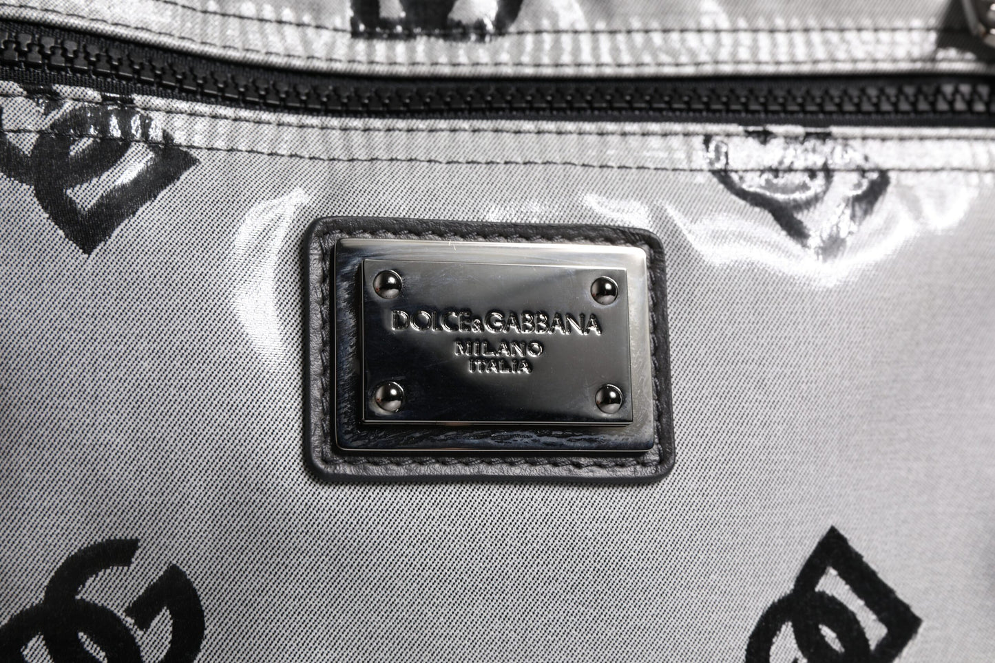 Dolce &amp; Gabbana Polyester Grau Schwarz DG Logo Plakette Rucksack Tasche
