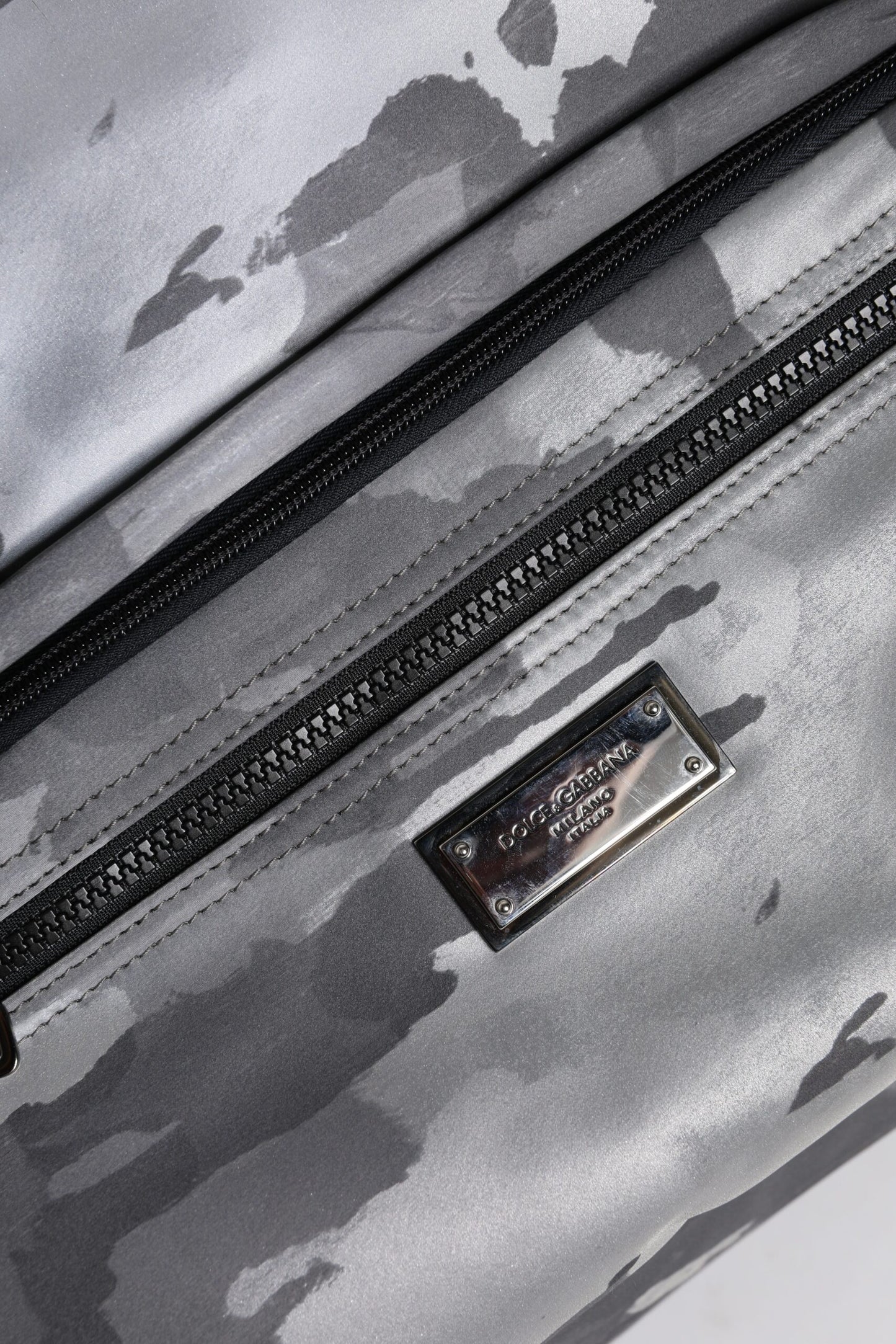 Dolce &amp; Gabbana – Schwarze Camouflage-Tasche mit Schultergurt und Logo-Plakette