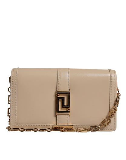 Versace – Umhängetasche aus Kalbsleder mit goldener Kette in Beige