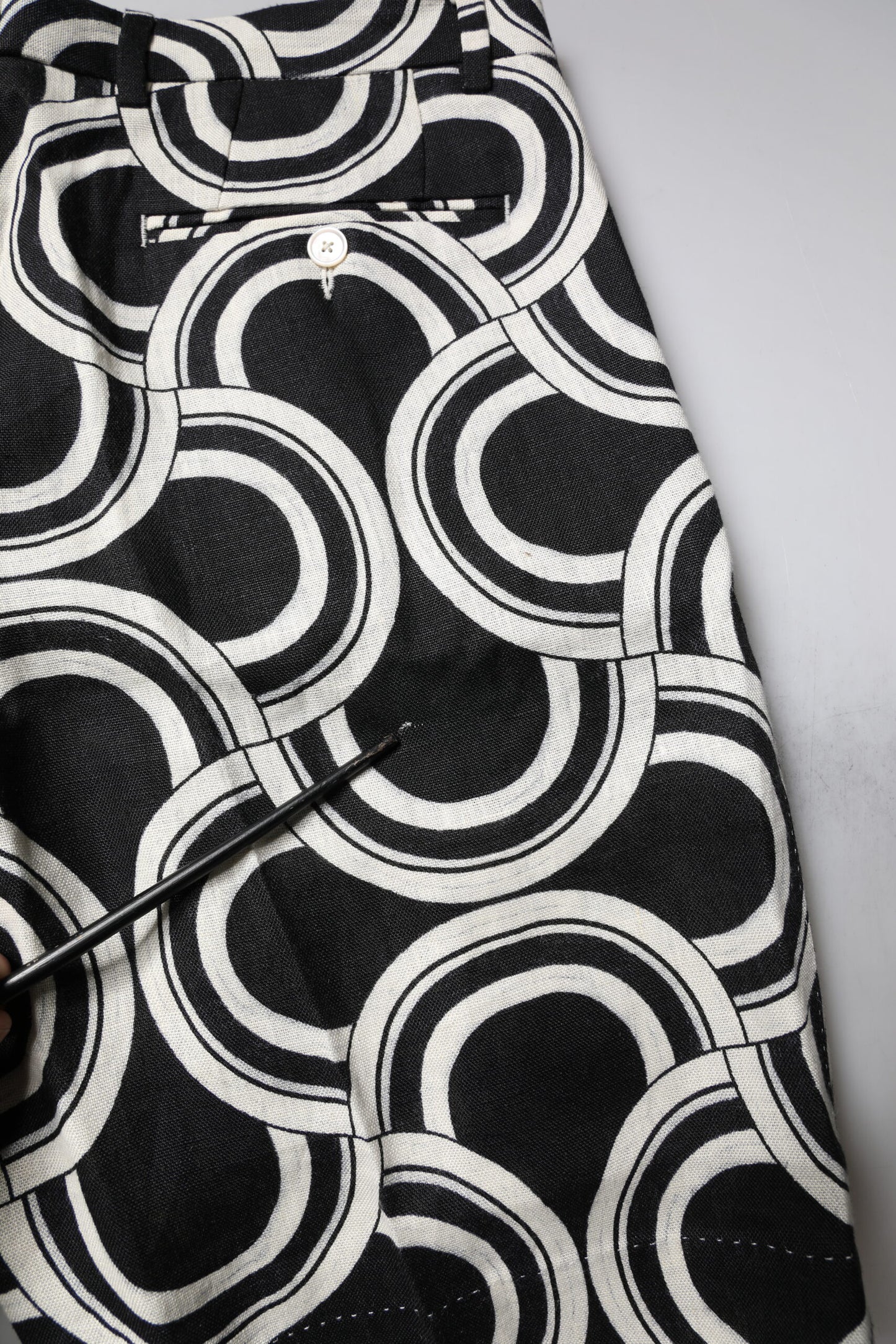 Dolce &amp; Gabbana – Bermudashorts aus Leinen in Schwarz und Weiß