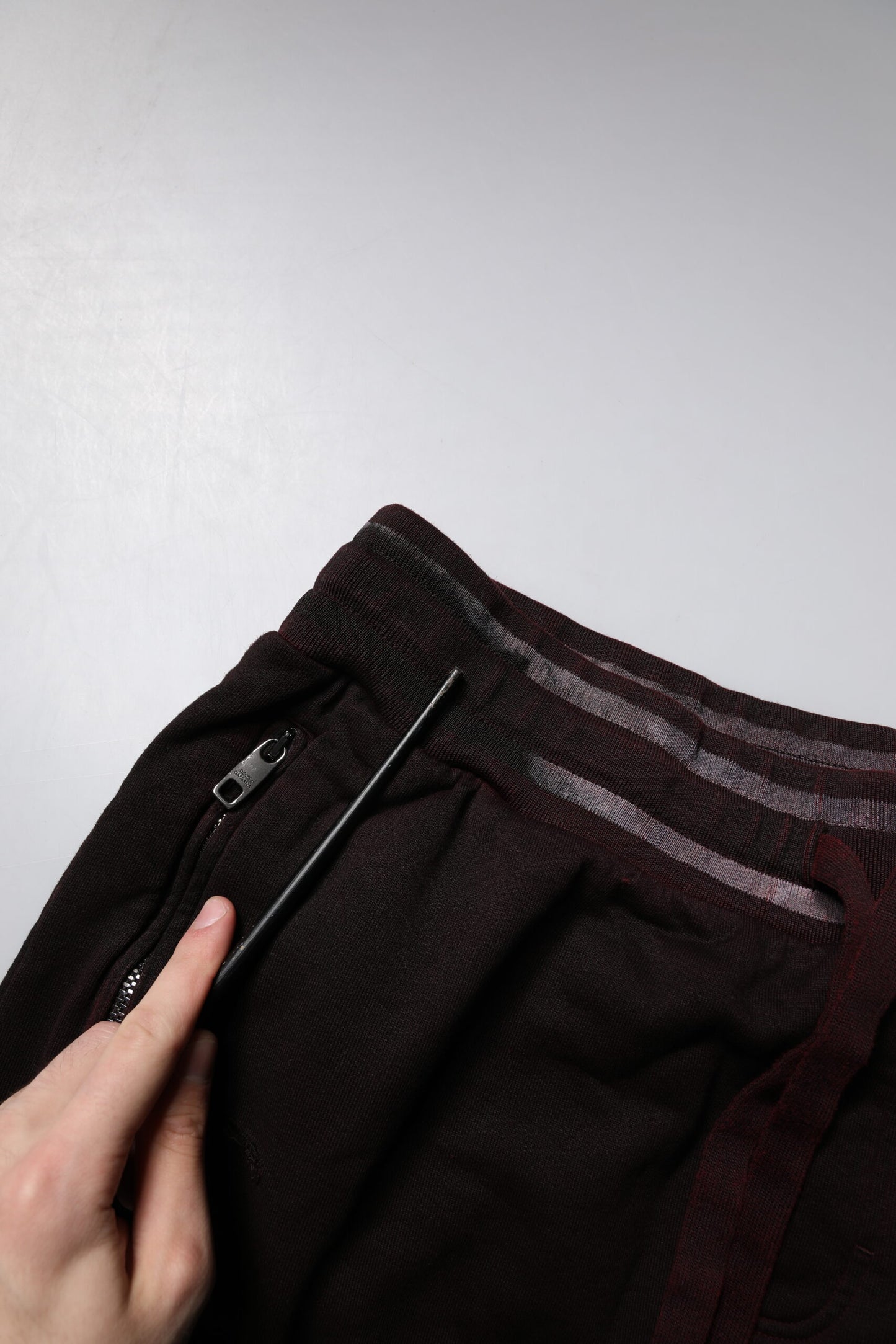 Dolce &amp; Gabbana – Bermudashorts aus Baumwolle mit Logo-Schild in Kastanienbraun für Herren