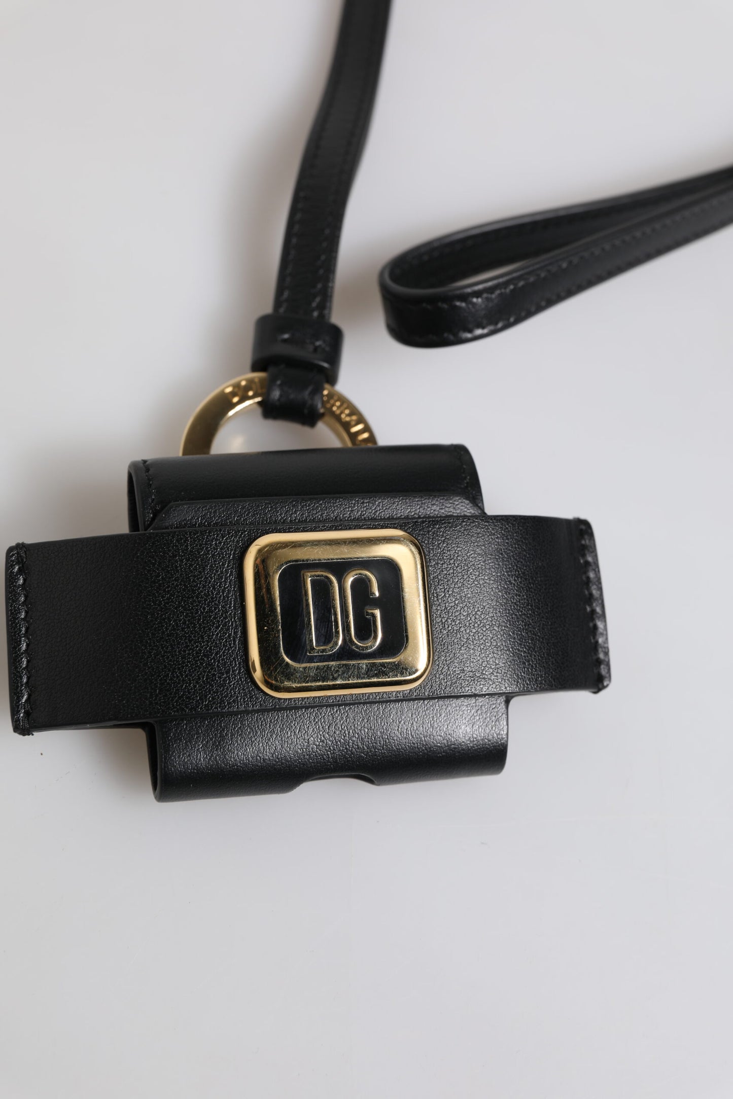 Dolce &amp; Gabbana – Airpods-Hülle mit schwarzem Lederarmband und goldenem Metall-Logo