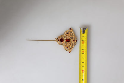 Dolce &amp; Gabbana – Goldfarbene Anstecknadel aus 925er Sterlingsilber mit roten Kristallen