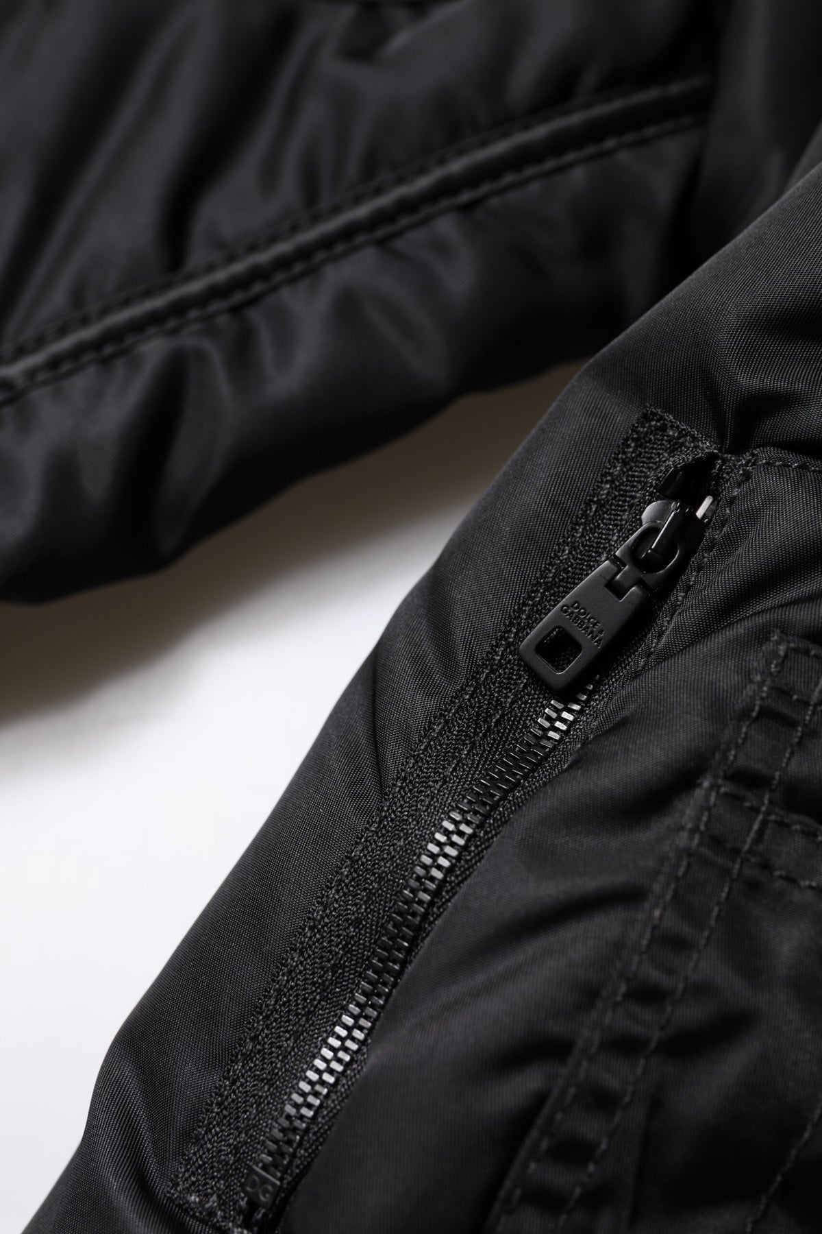 Dolce &amp; Gabbana – Schwarze Nylon-Bustier-Kordeljacke mit durchgehendem Reißverschluss