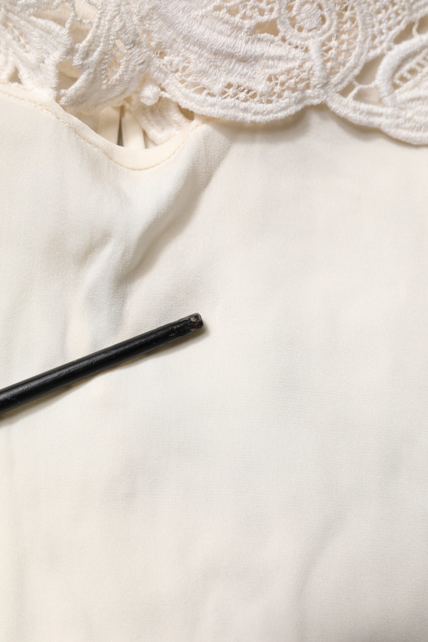 Dolce &amp; Gabbana – Cremefarbenes Blusenoberteil mit Blumenspitze und langen Ärmeln