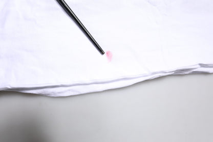 Dolce &amp; Gabbana – Weißes T-Shirt aus Baumwoll-Seiden-Mischgewebe mit Ascot-Kragen