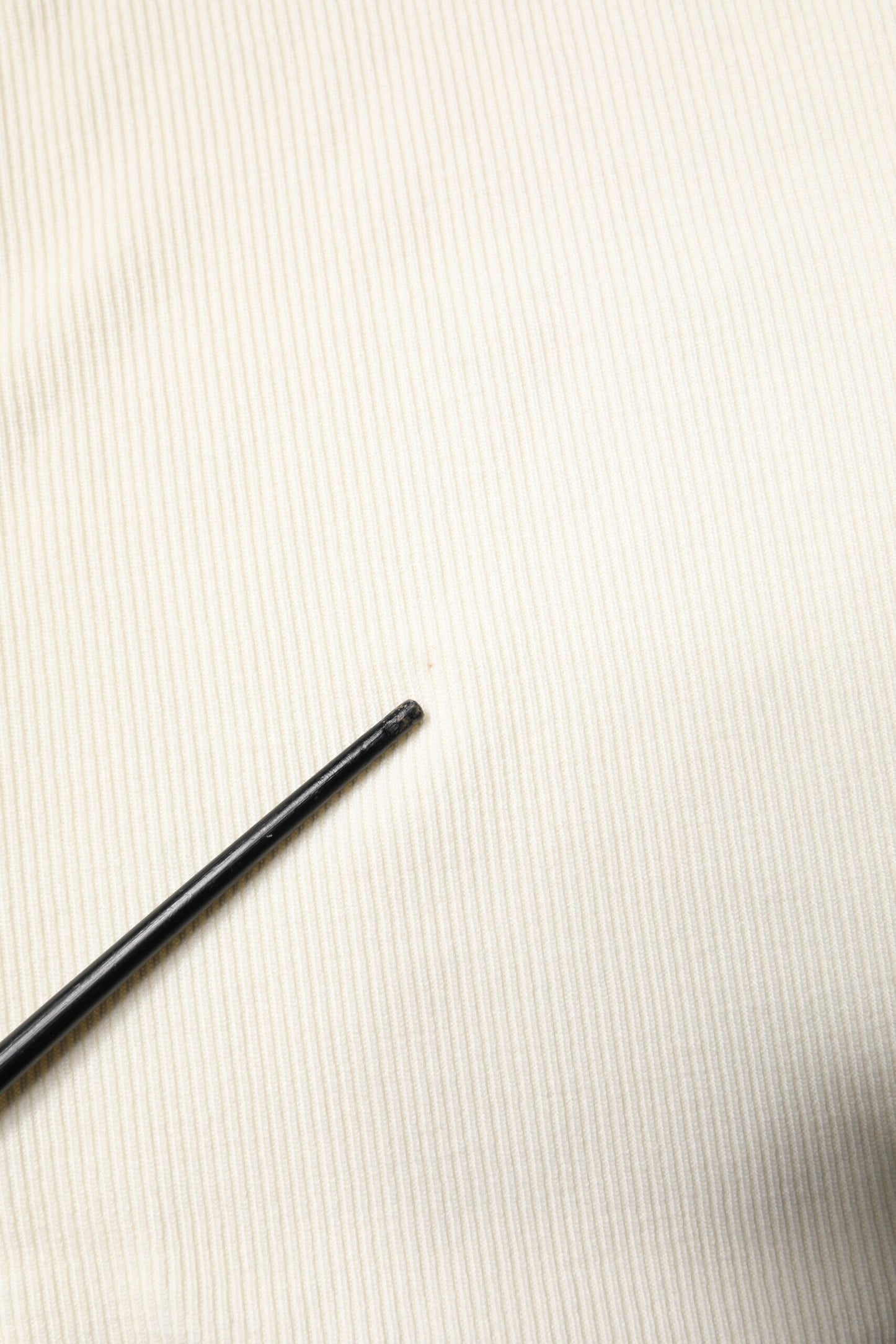 Dolce &amp; Gabbana – Cremefarbener, schmaler Rollkragenpullover mit langen Ärmeln