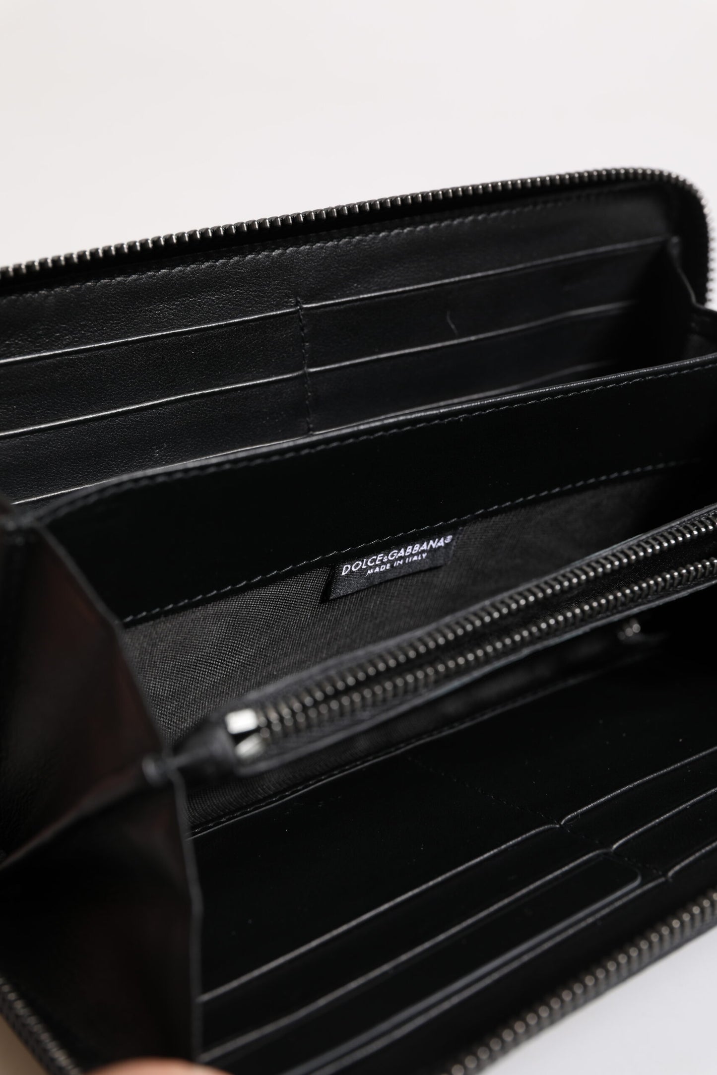 Dolce &amp; Gabbana – Kontinentale Geldbörse aus exotischem Leder mit Prägung in Schwarz und Blau