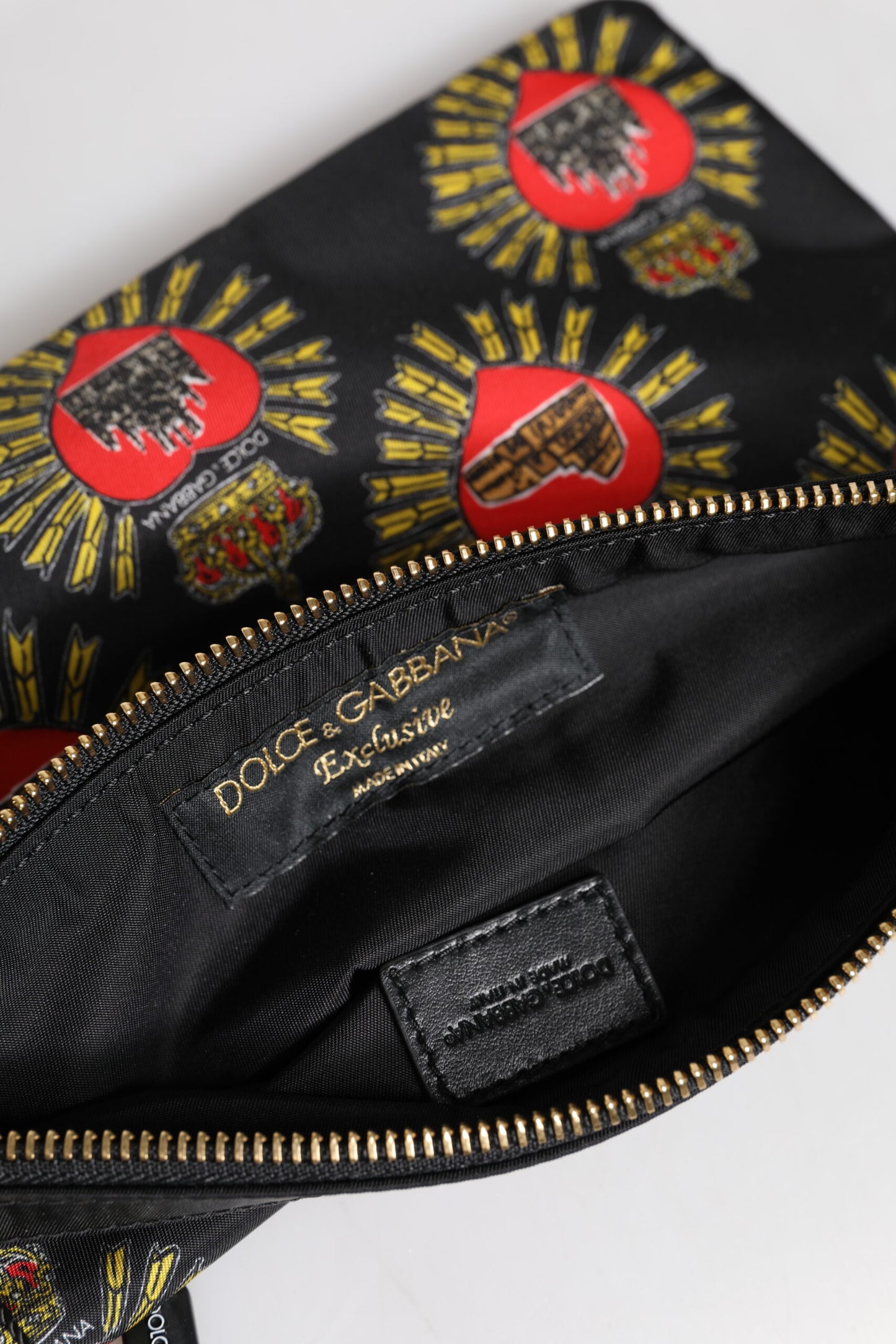 Dolce &amp; Gabbana – Clutch-Tasche „Sacred Heart“ aus Nylon in Schwarz und Rot