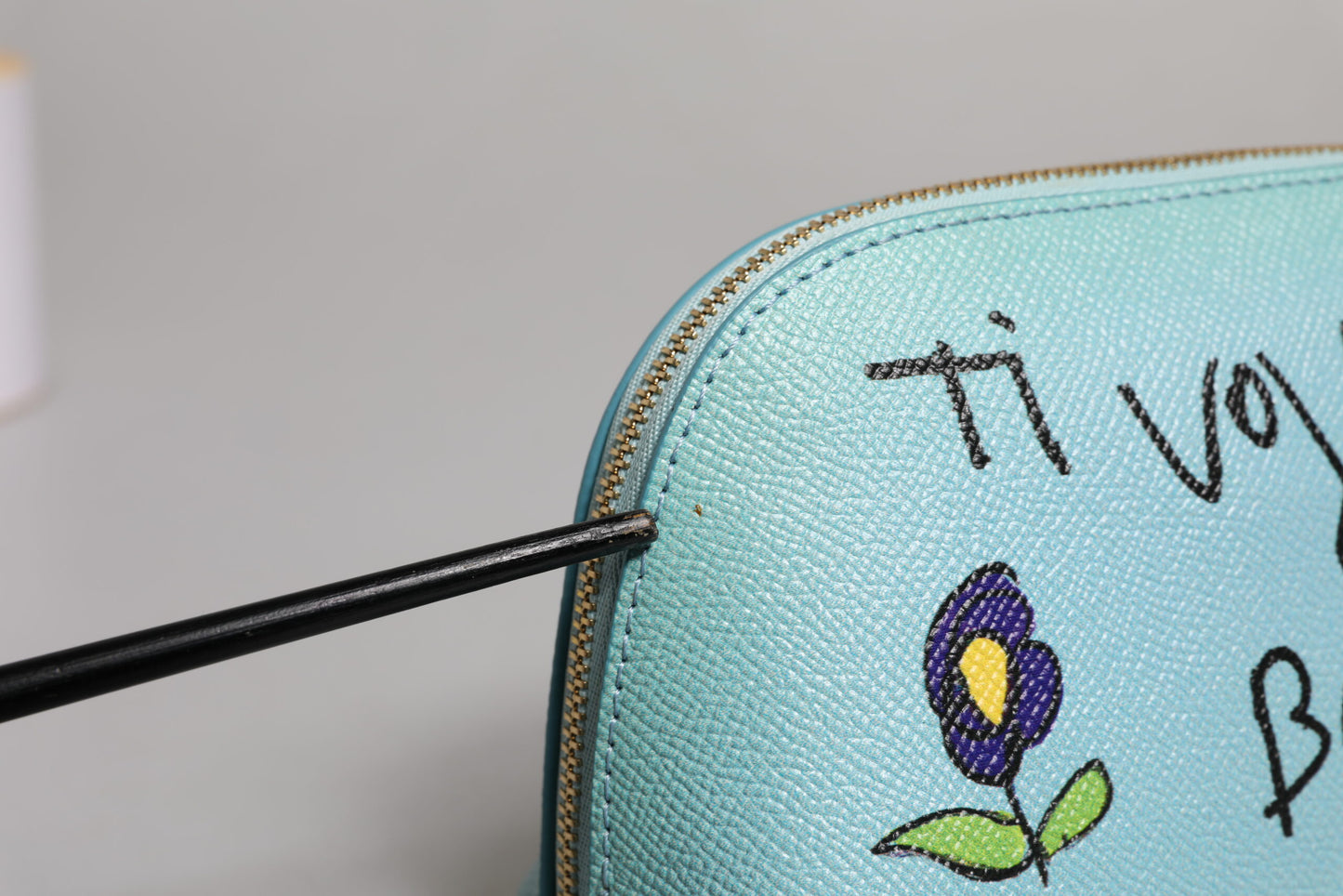 Dolce &amp; Gabbana Hellblaue Lederhandtasche Clutch Mini Geldbörse Beuteltasche