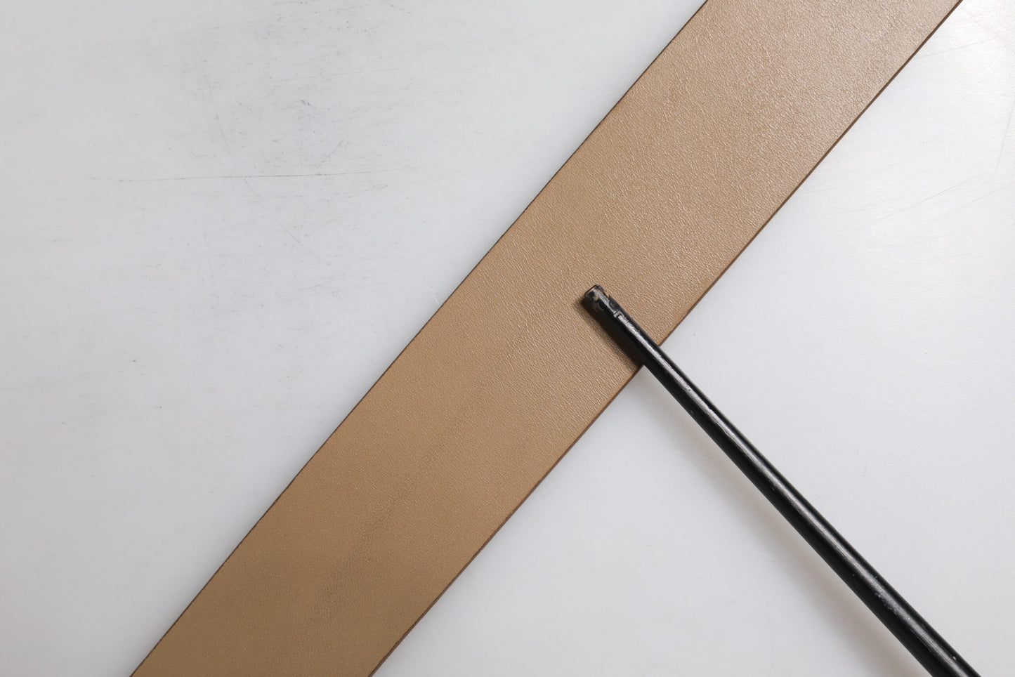 Dolce &amp; Gabbana Brauner Ledergürtel mit klassischer Metall-Logoschnalle