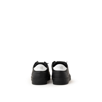 P448 Sportliche Sneaker aus schwarzem Leder