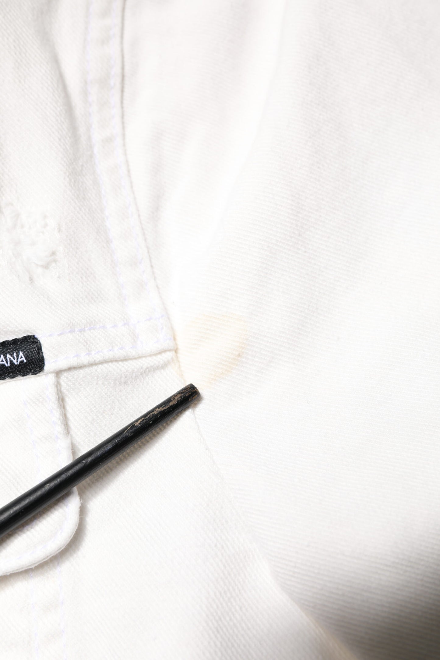 Dolce &amp; Gabbana – Weiße Jeansjacke aus Baumwollstretch mit Graffiti-Print