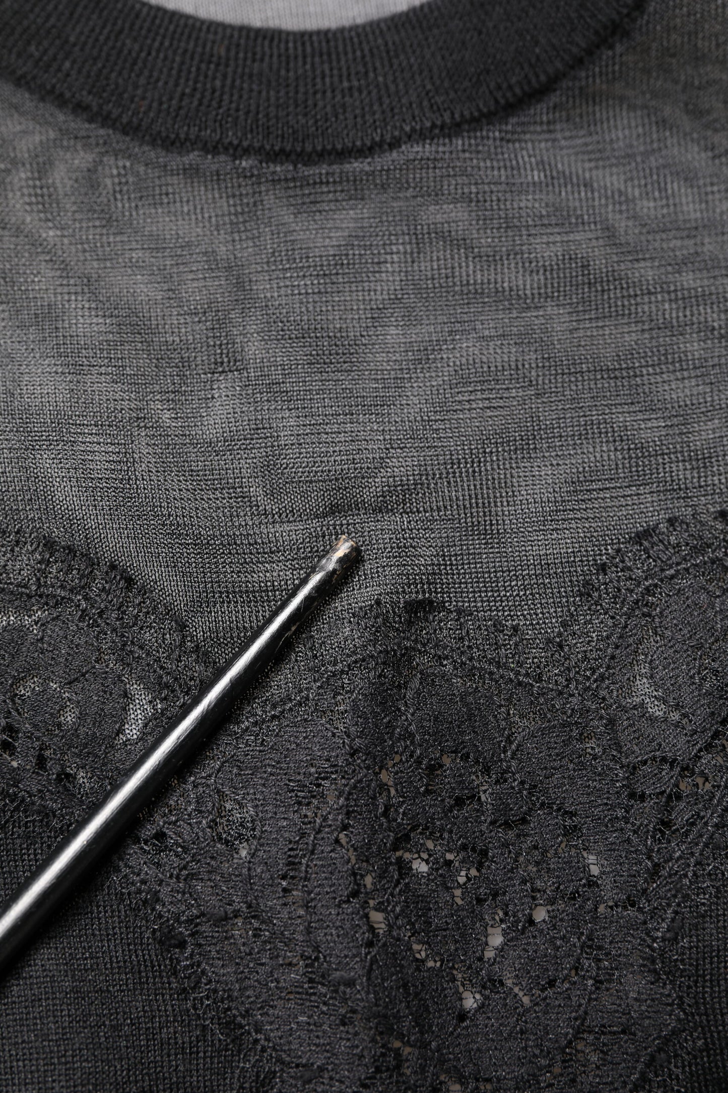 Dolce &amp; Gabbana – Ärmelloses Top mit Rundhalsausschnitt und transparenter Spitze in Schwarz