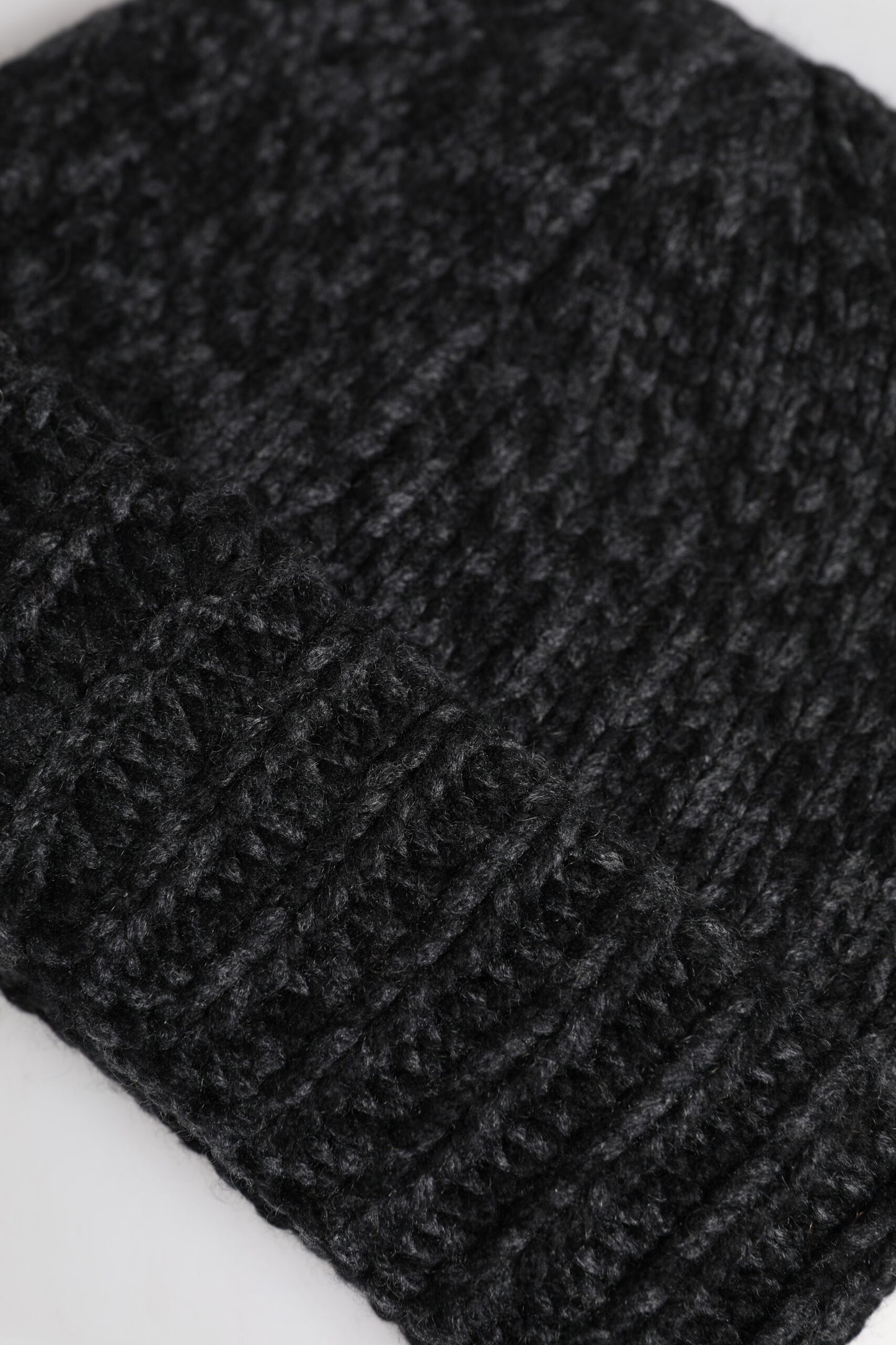 Dolce &amp; Gabbana Graue Kaschmir-Strickmütze für den Winter