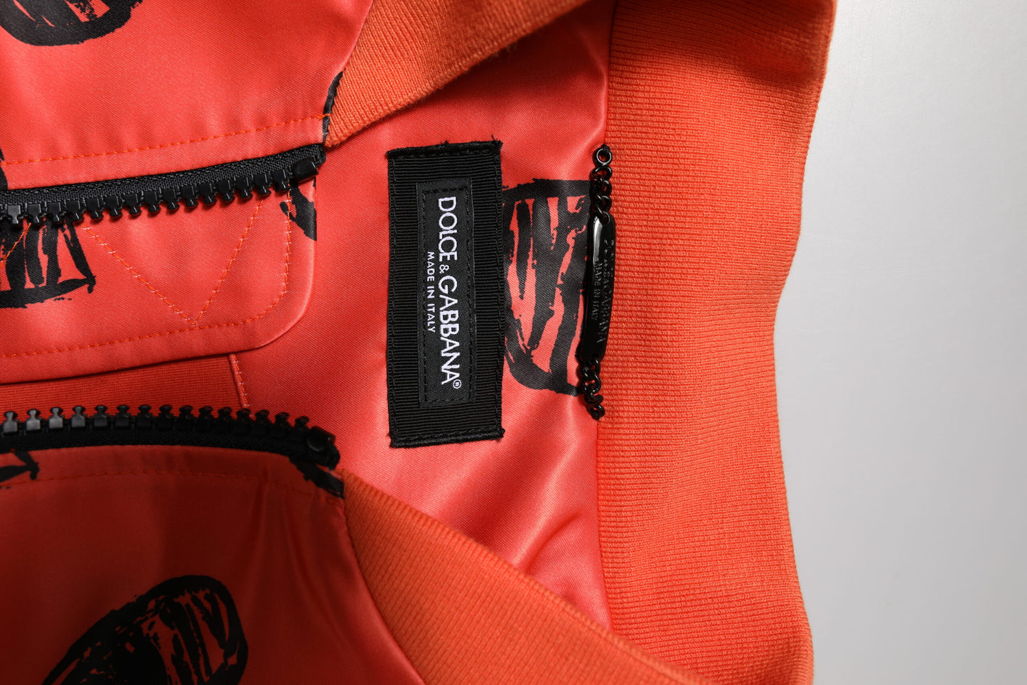 Dolce &amp; Gabbana – Orangefarbene Bomberjacke mit durchgehendem Reißverschluss für Herren mit DG-Herz