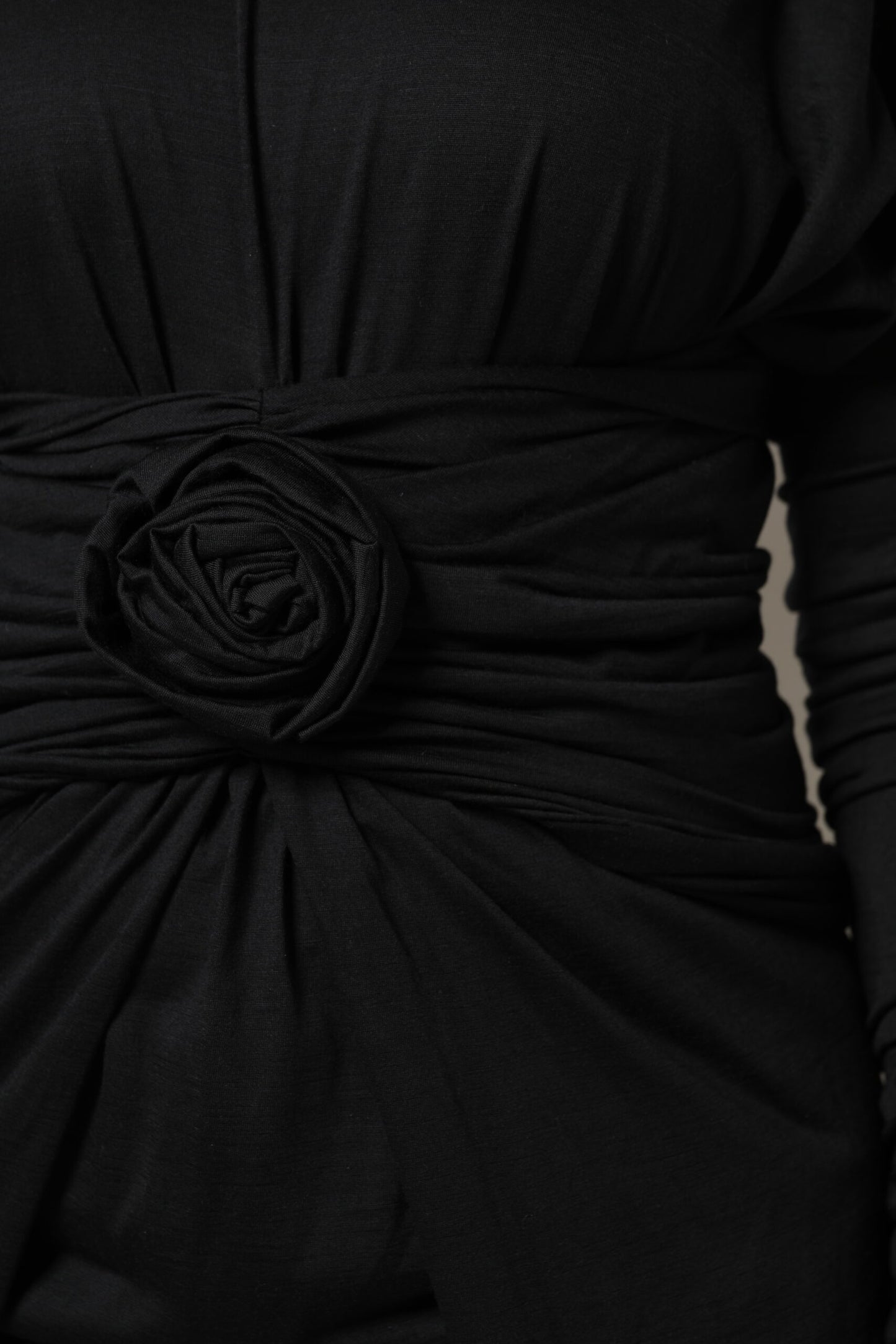 Dolce &amp; Gabbana – Schwarzes, langärmliges Etui-Midikleid aus Wolle