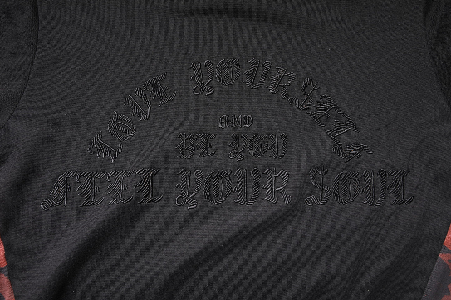 Dolce &amp; Gabbana – Schwarzer Pullover mit Rundhalsausschnitt und Stickerei