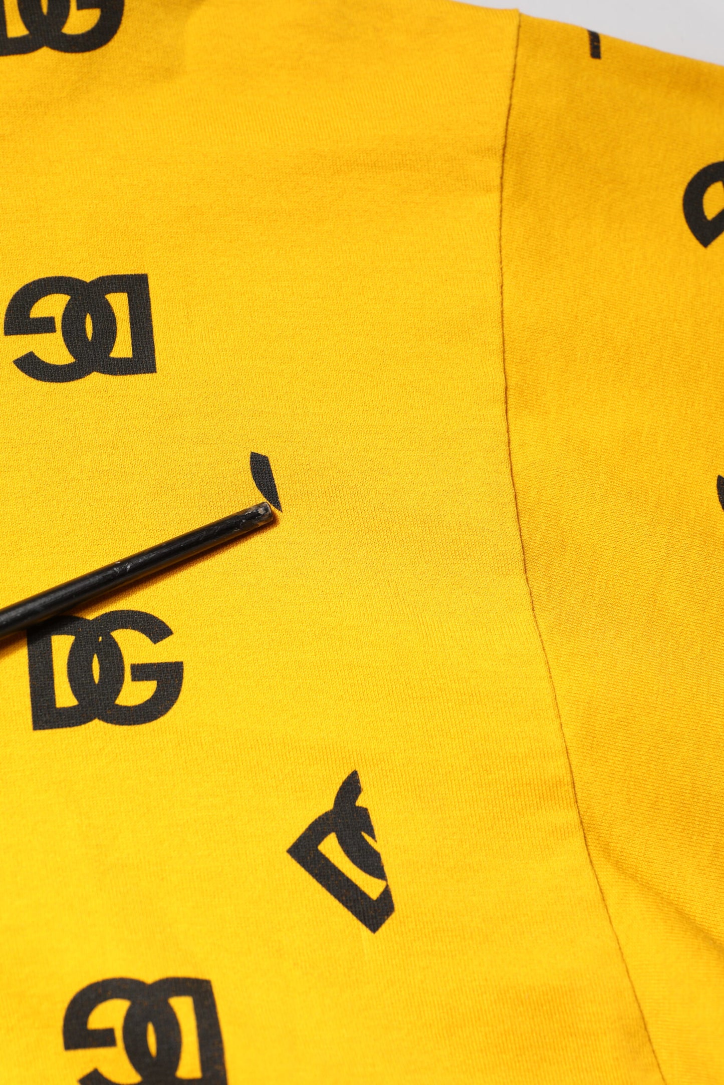 Dolce &amp; Gabbana – Kurzes T-Shirt aus gelber Baumwolle mit DG-Logo-Print