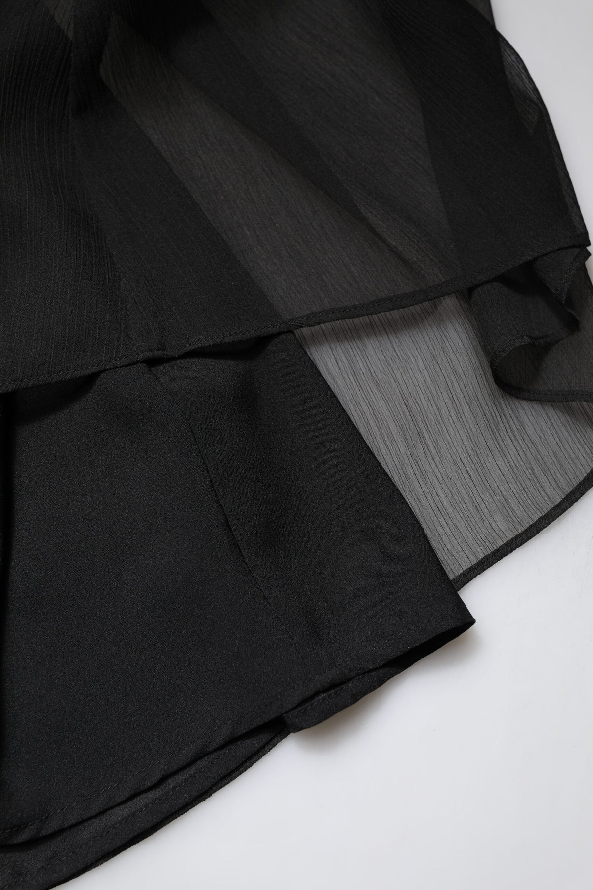 Marciano by Guess – Langes, ärmelloses Kleid aus schwarzem Tüll mit Perlen