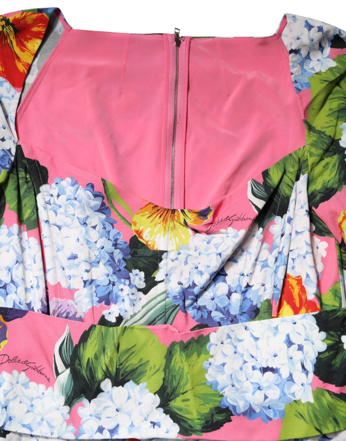 Dolce &amp; Gabbana – Mehrfarbiges, plissiertes Etui-Midikleid mit Blumenmuster