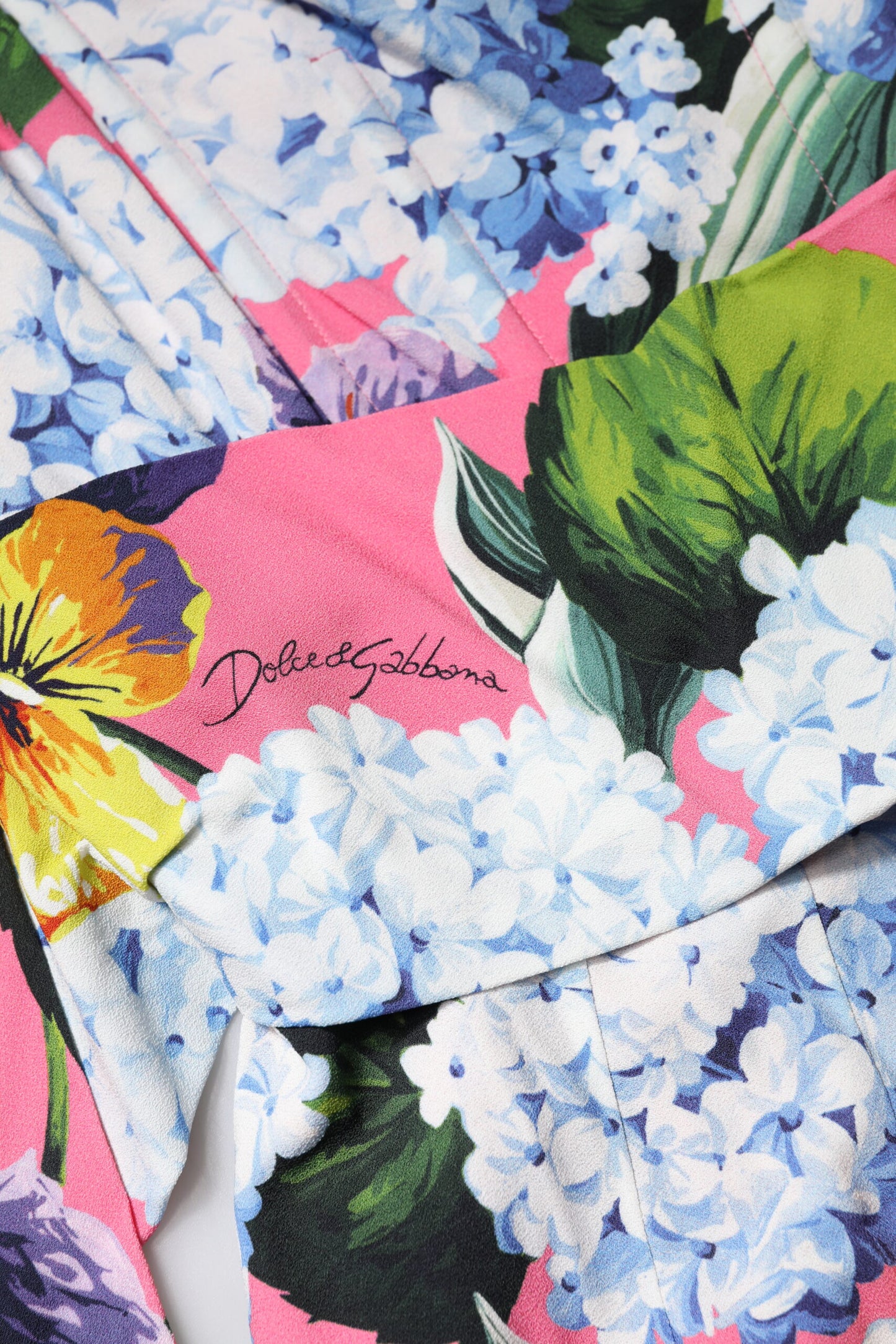 Dolce &amp; Gabbana – Mehrfarbiges, plissiertes Etui-Midikleid mit Blumenmuster