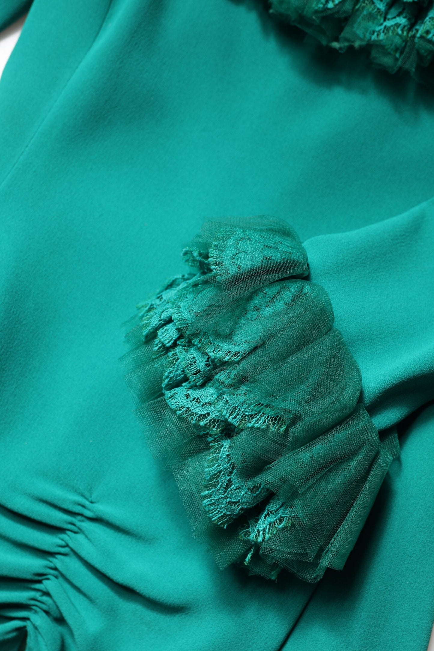 Dolce &amp; Gabbana – Schulterfreies Mini-Etuikleid aus grüner Spitze