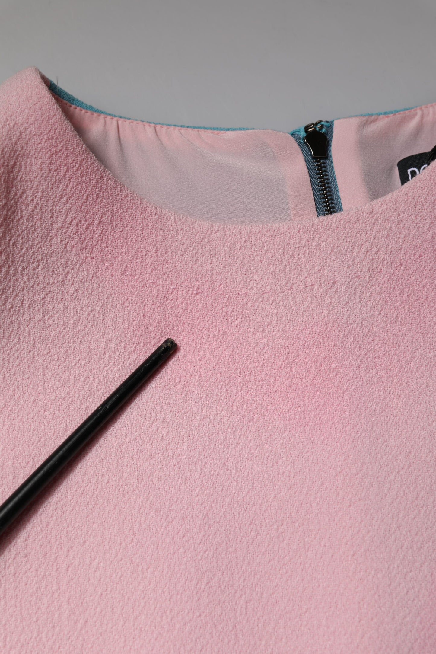 Dolce &amp; Gabbana – Ärmelloses Mini-Etuikleid aus Wolle in Rosa und Blau