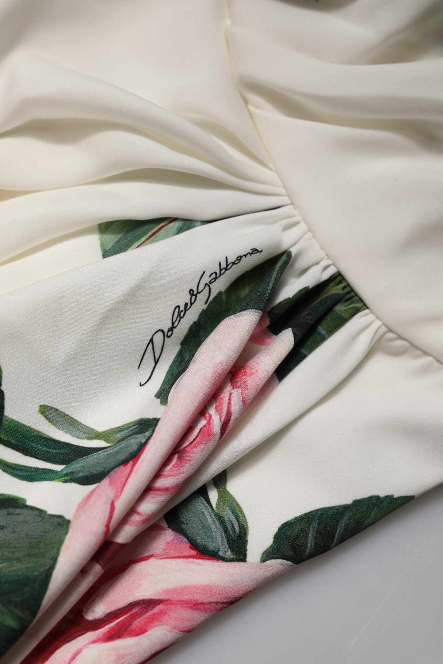 Dolce &amp; Gabbana – Weißes, geblümtes One-Shoulder-Etui-Midikleid