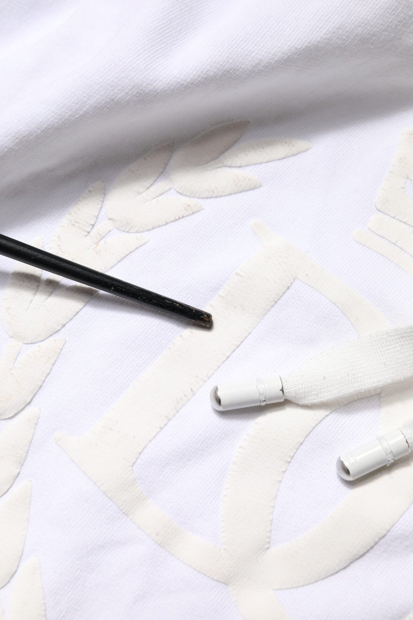 Dolce &amp; Gabbana – Weißes Kapuzensweatshirt mit geprägtem Logo