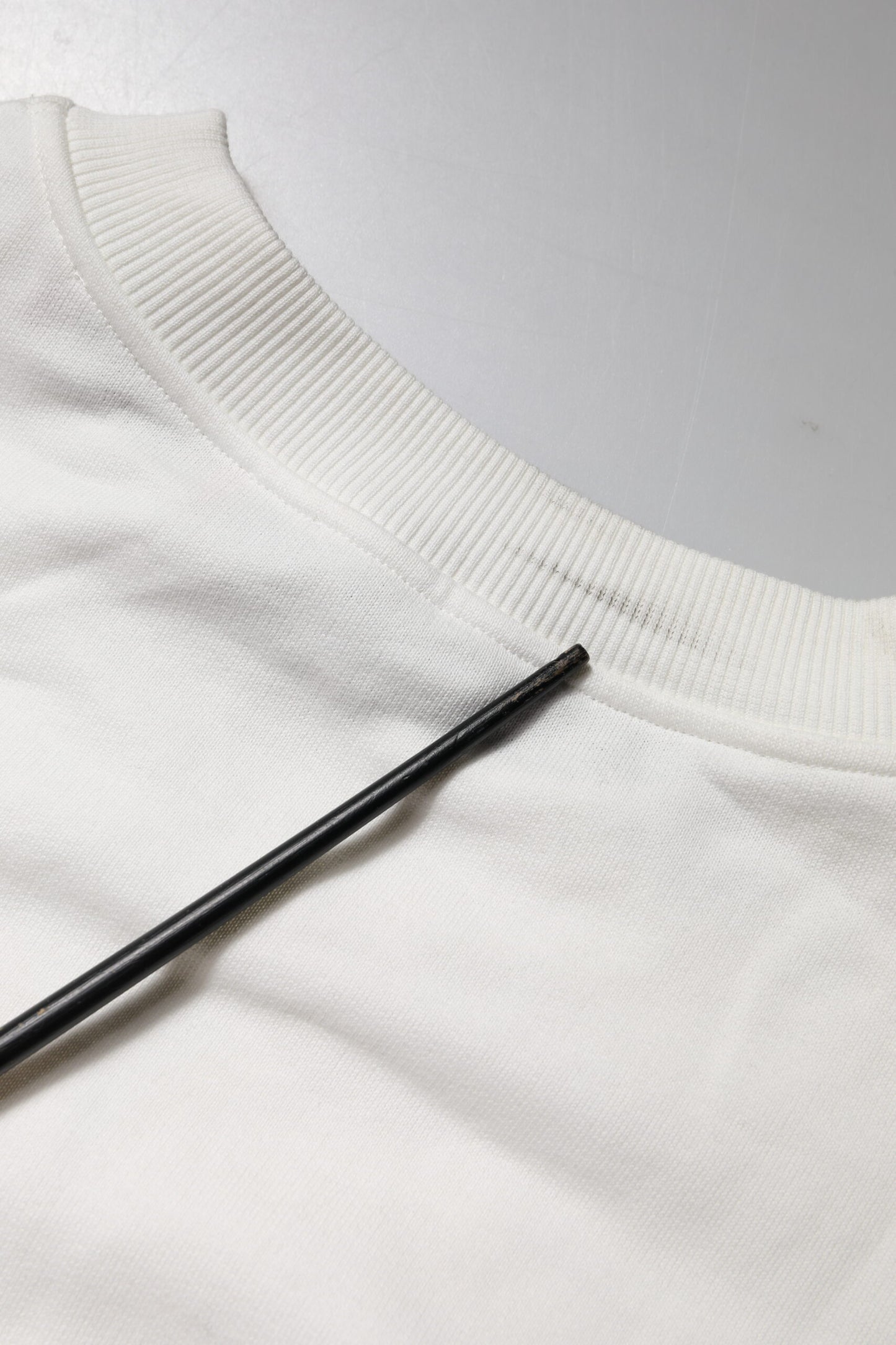 Dolce &amp; Gabbana – Weißer Baumwollpullover mit Rundhalsausschnitt und geprägtem Logo