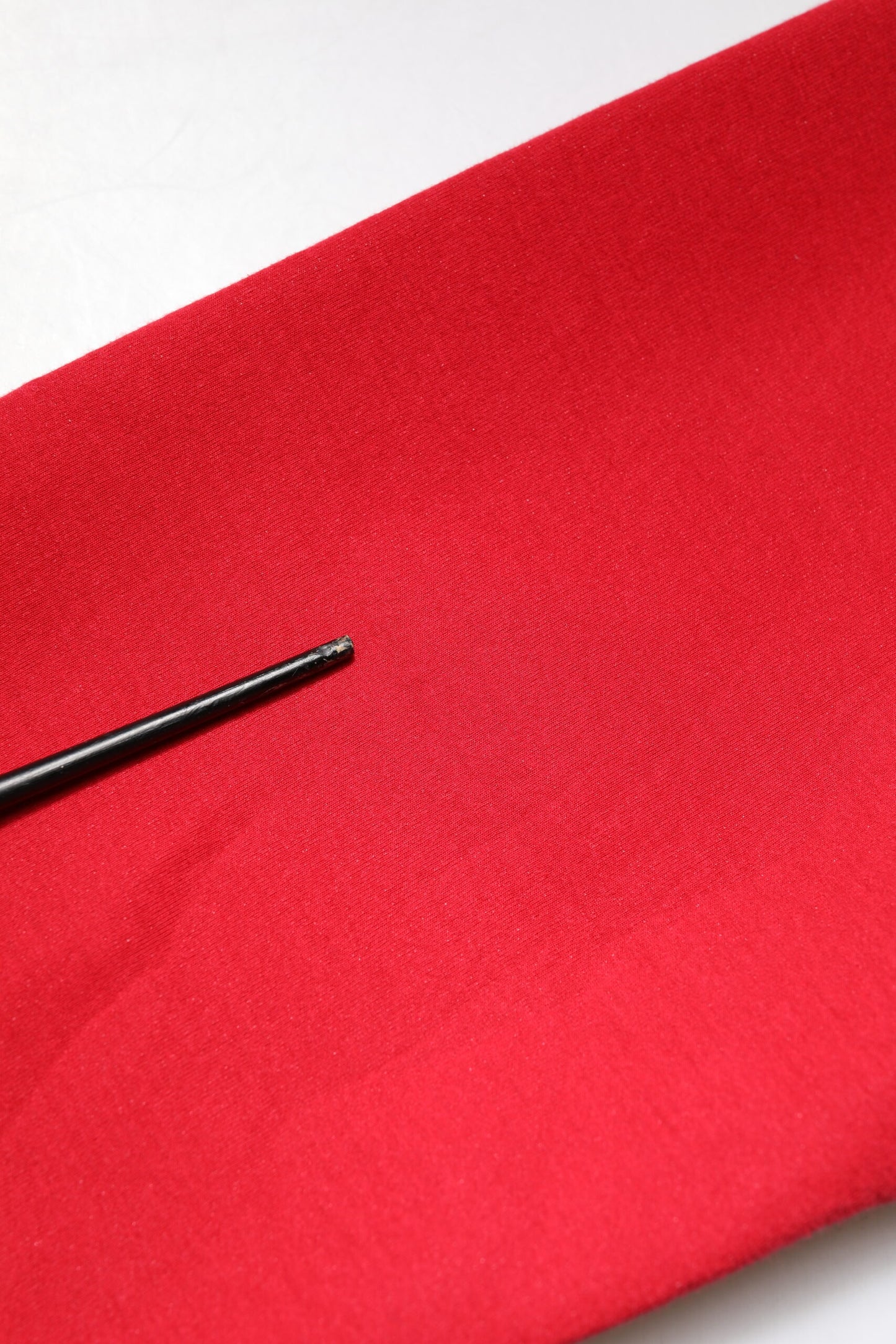 Dolce &amp; Gabbana – Roter Baumwollpullover mit Rundhalsausschnitt und geprägtem Logo