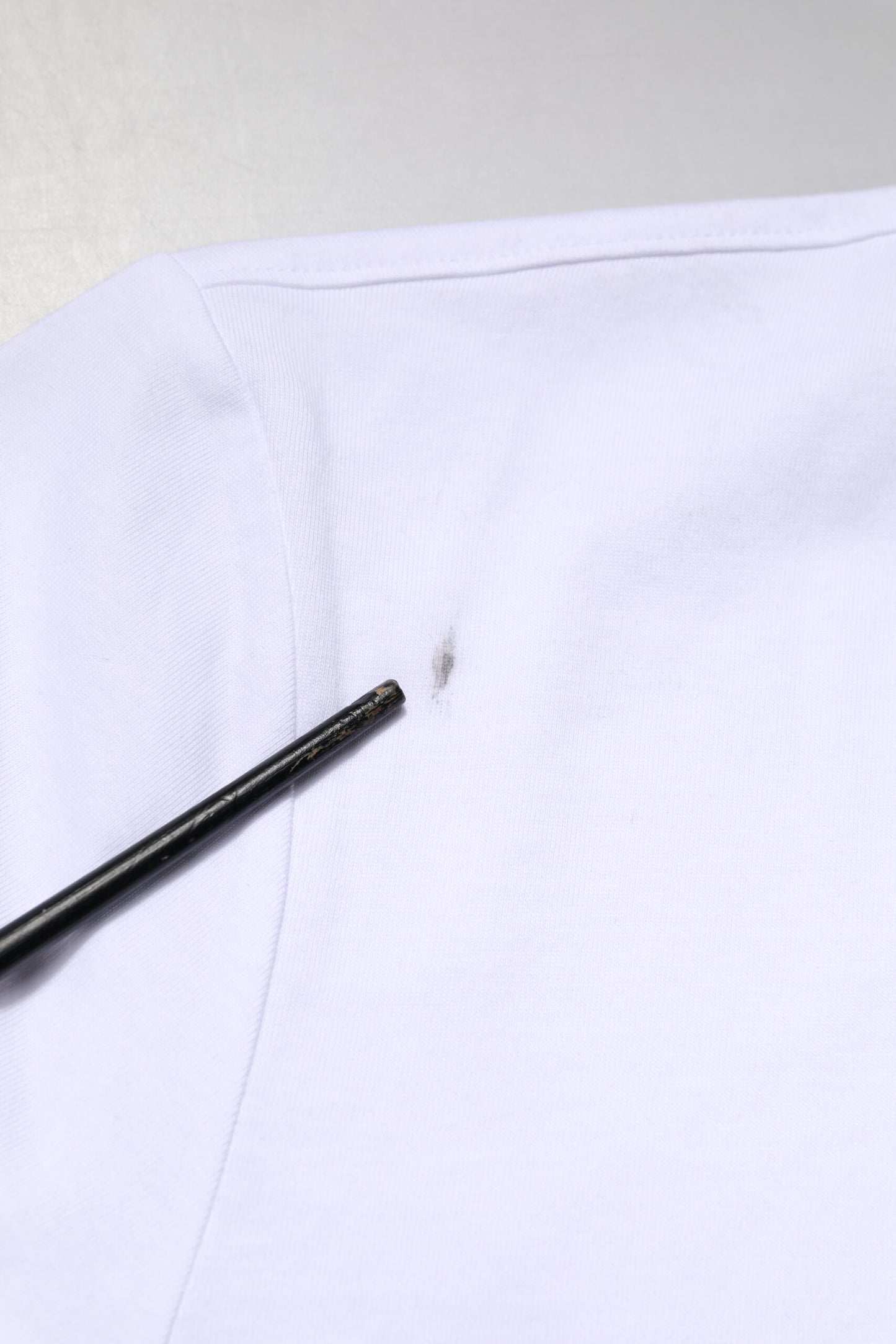 Dolce &amp; Gabbana – Weißes T-Shirt mit Rundhalsausschnitt und Logo-Stickerei