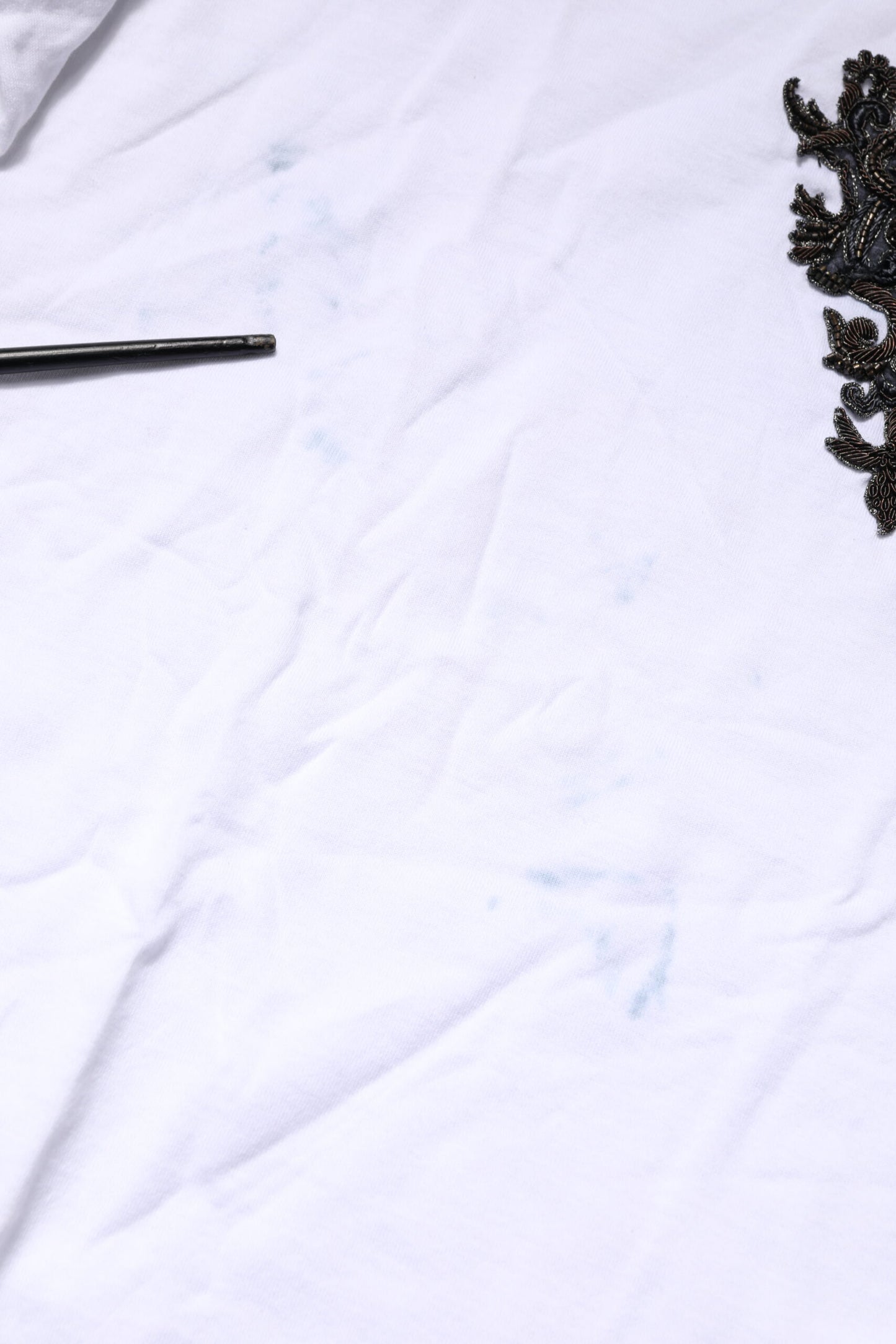 Dolce &amp; Gabbana – Weißes T-Shirt aus bestickter Baumwolle mit Rundhalsausschnitt