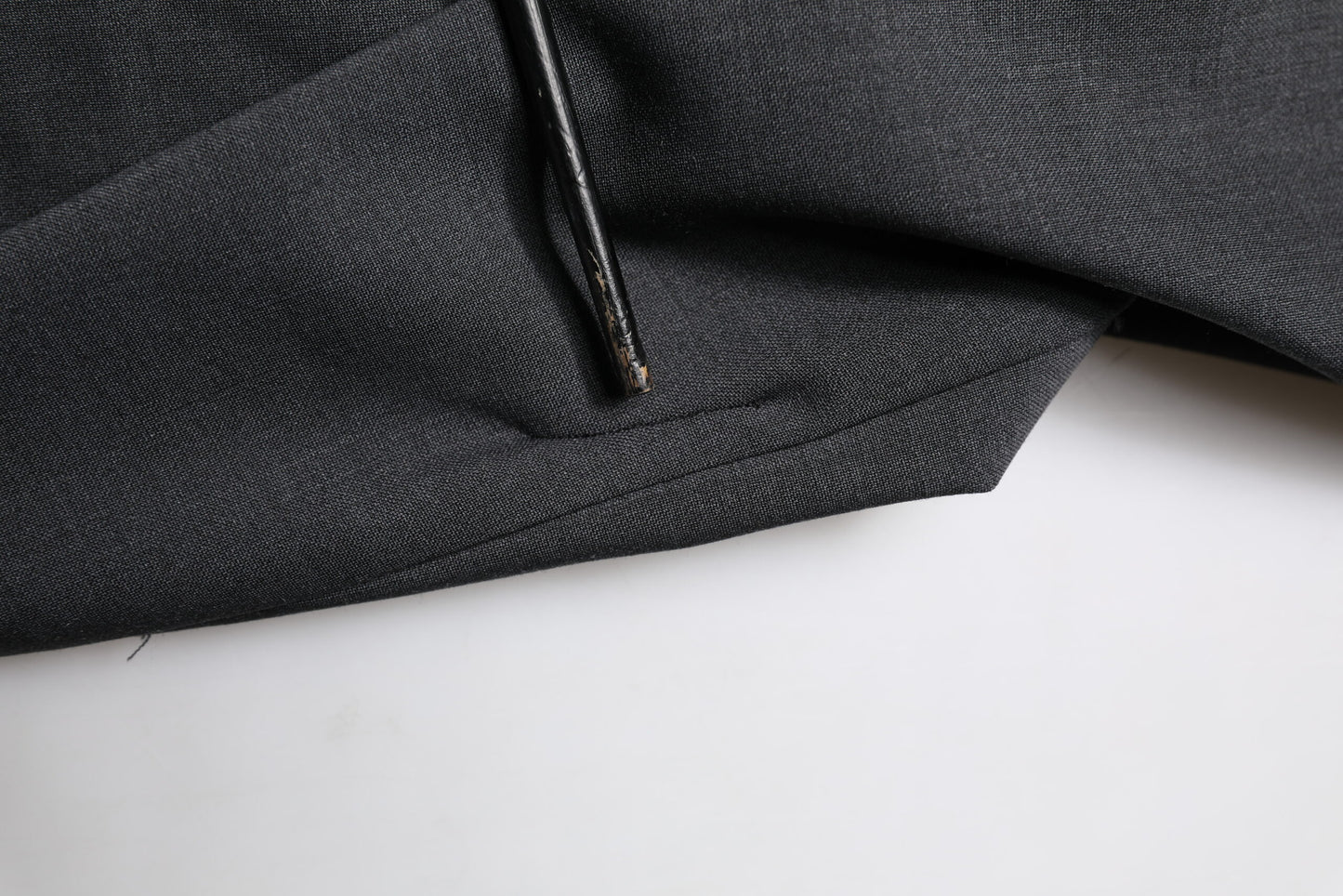 Dolce &amp; Gabbana – Schwarzes Wollkleid mit schmaler, formeller Hose