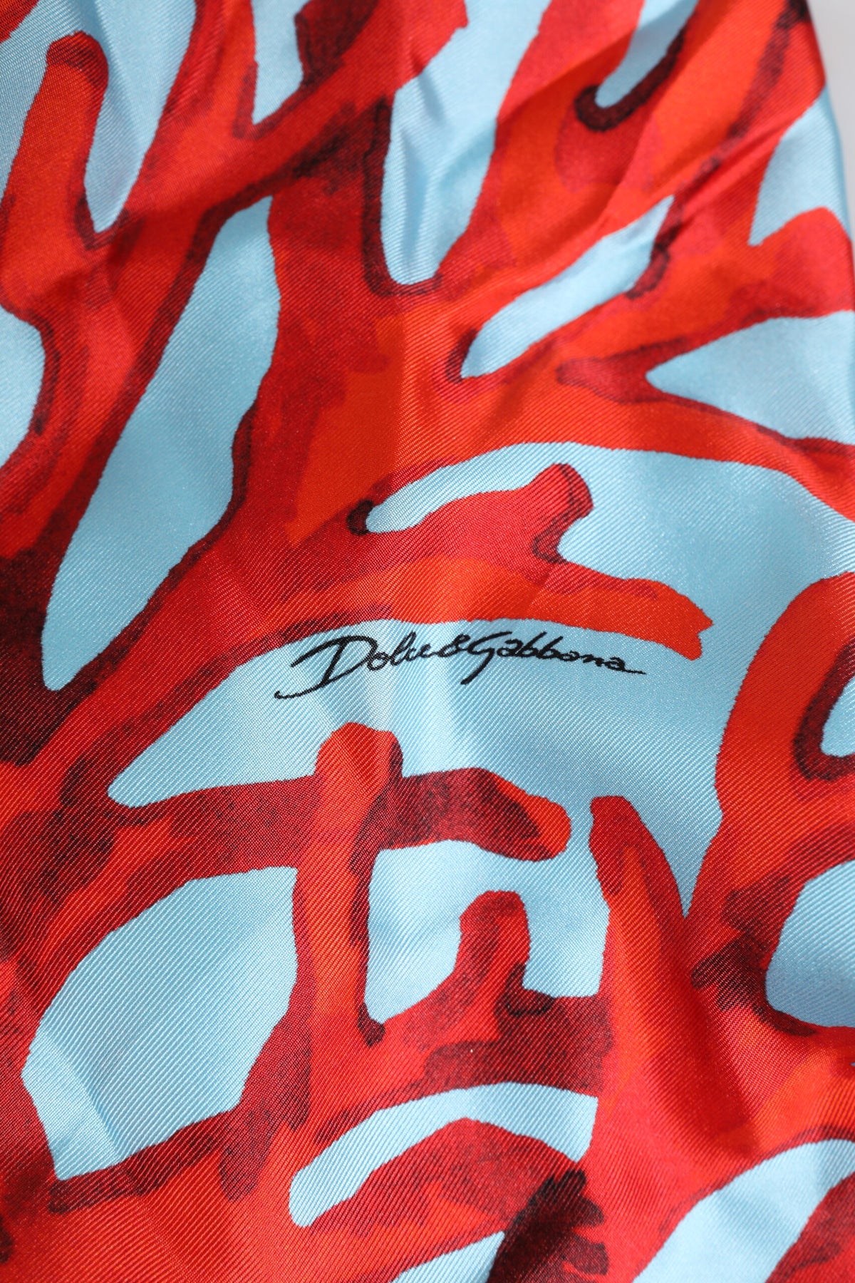 Dolce &amp; Gabbana – Wickelmantel mit blauem und rotem Korallendruck