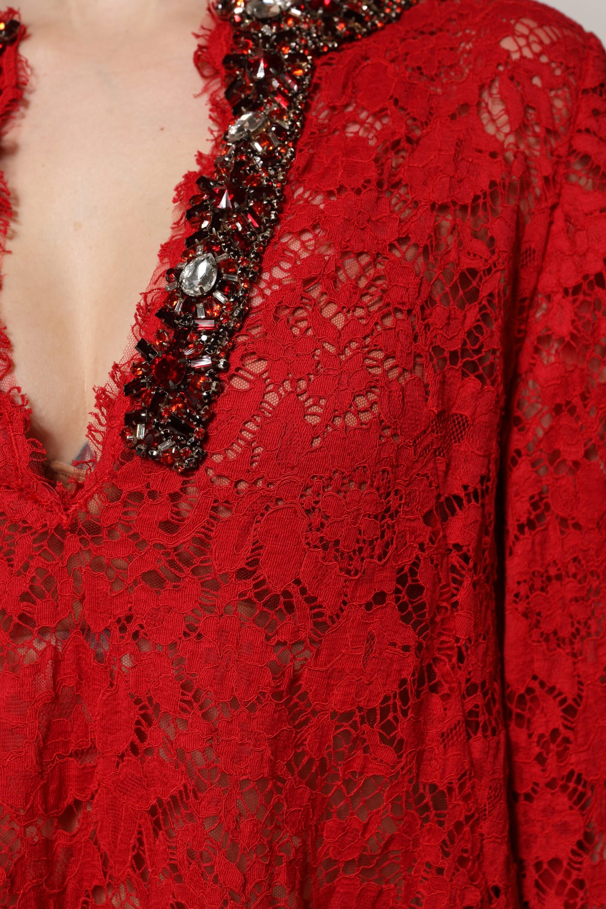 Dolce &amp; Gabbana – Rotes Kleid mit Blumenspitze und Strassverzierung