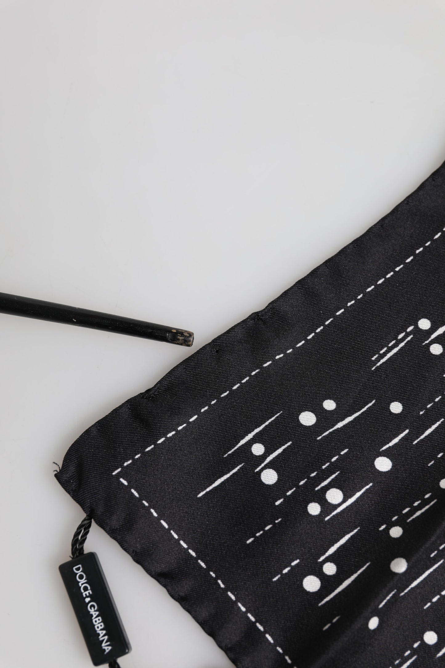 Dolce &amp; Gabbana Schwarz-Weiß bedruckter quadratischer Herren-Foulardschal