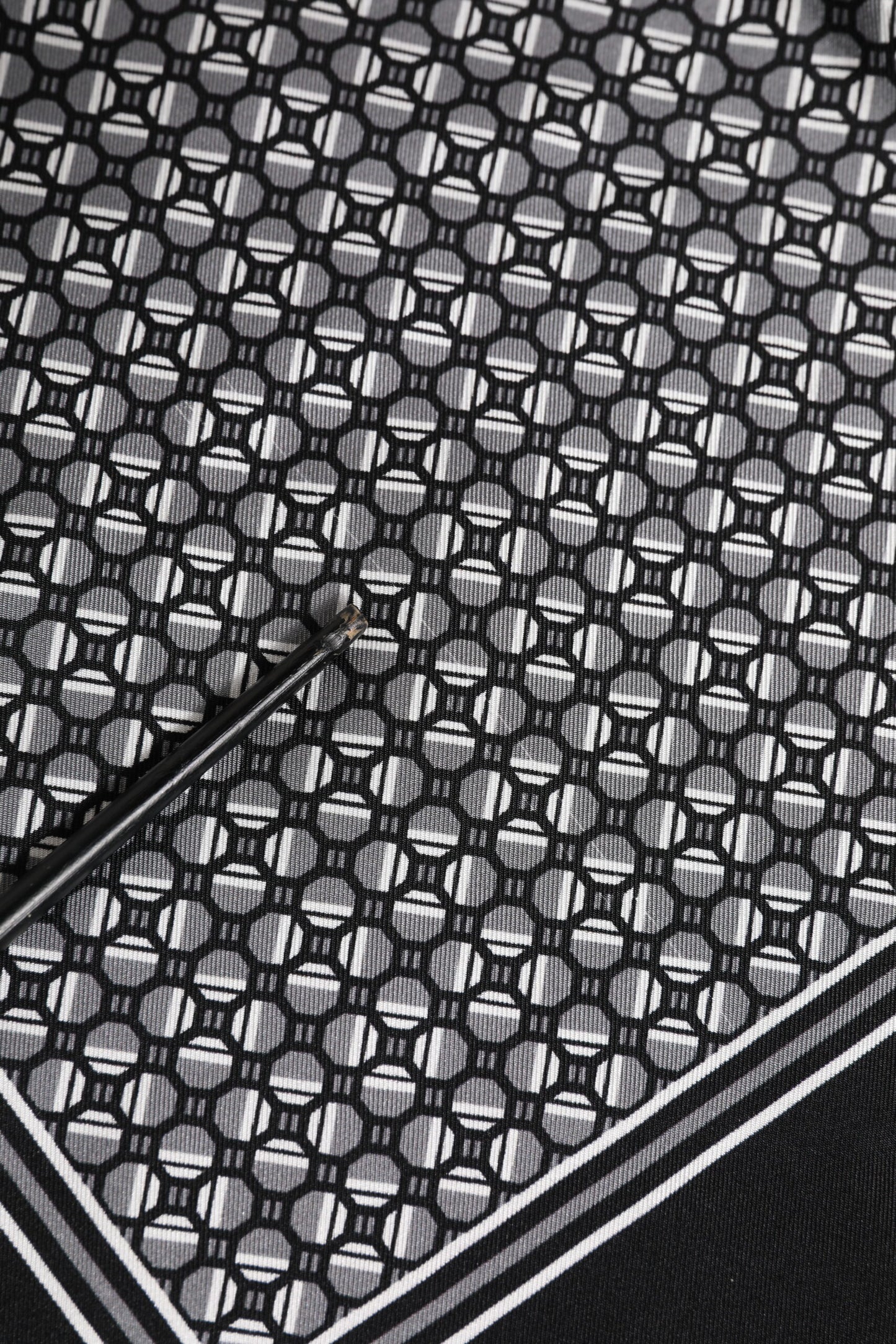 Dolce &amp; Gabbana – Schwarz-weiß gemusterter quadratischer Foulard-Schal