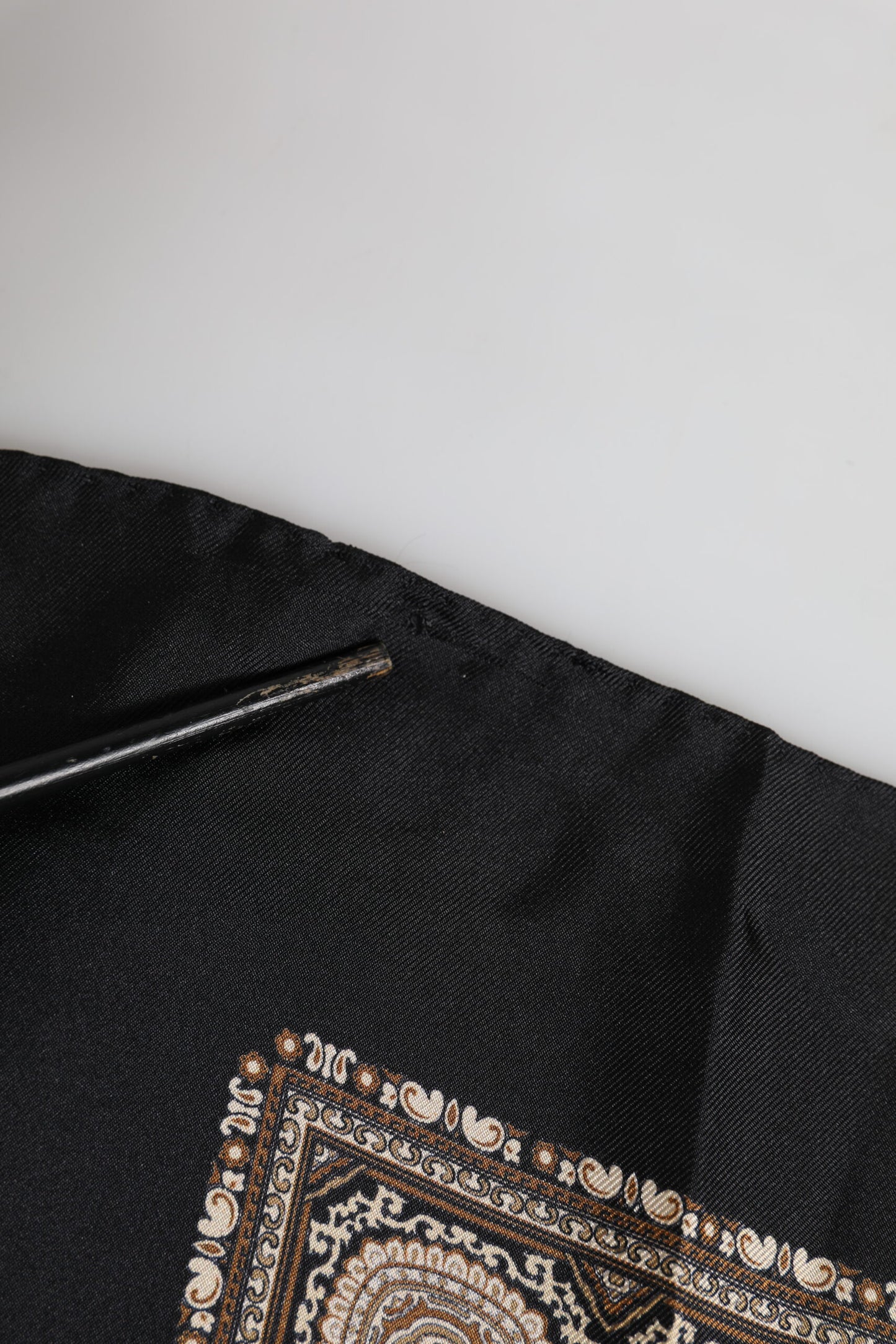 Dolce &amp; Gabbana – Schwarz-braun gemusterter quadratischer Foulard-Schal