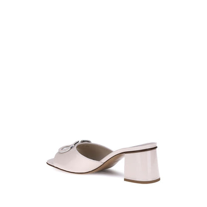 Valentino Garavani Sandalen aus cremefarbenem Kalbsleder (Bos Taurus)