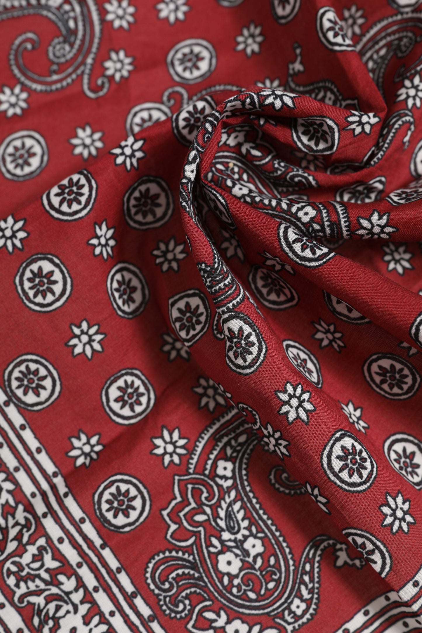 Dolce &amp; Gabbana – Quadratischer Foulard aus Baumwolle mit Blumenmuster in Rot