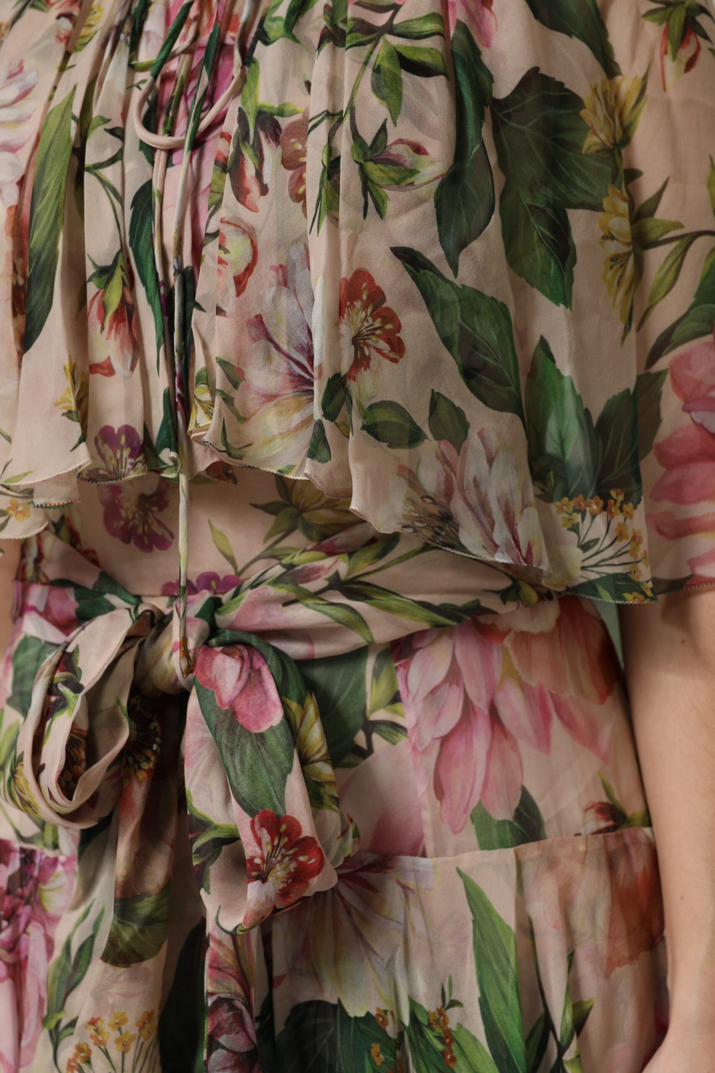 Dolce &amp; Gabbana – Langes, gestuftes Maxikleid mit Blumenmuster in Rosa