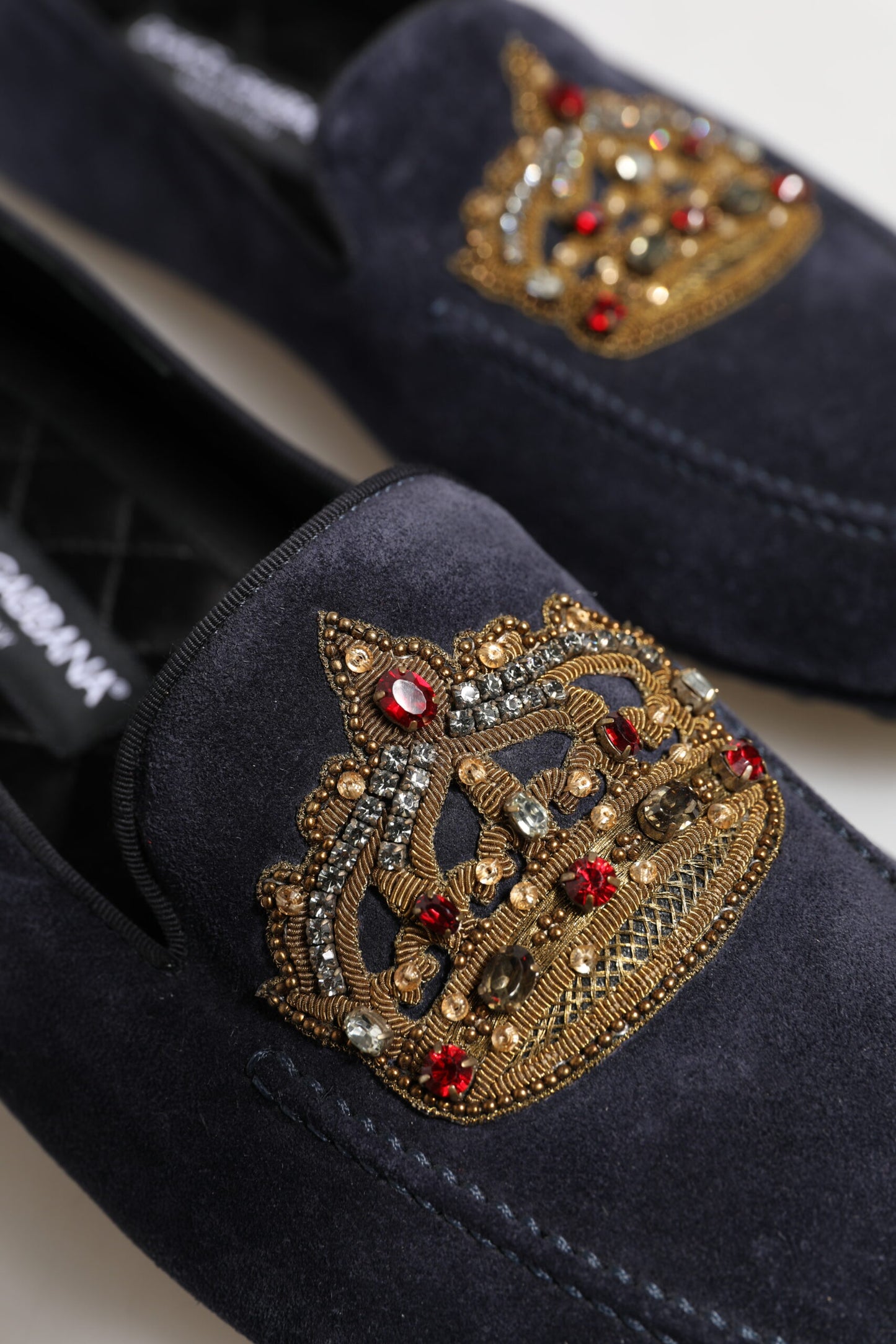 Dolce &amp; Gabbana – Blaue Loafer aus Wildleder mit Krone und Kristallen