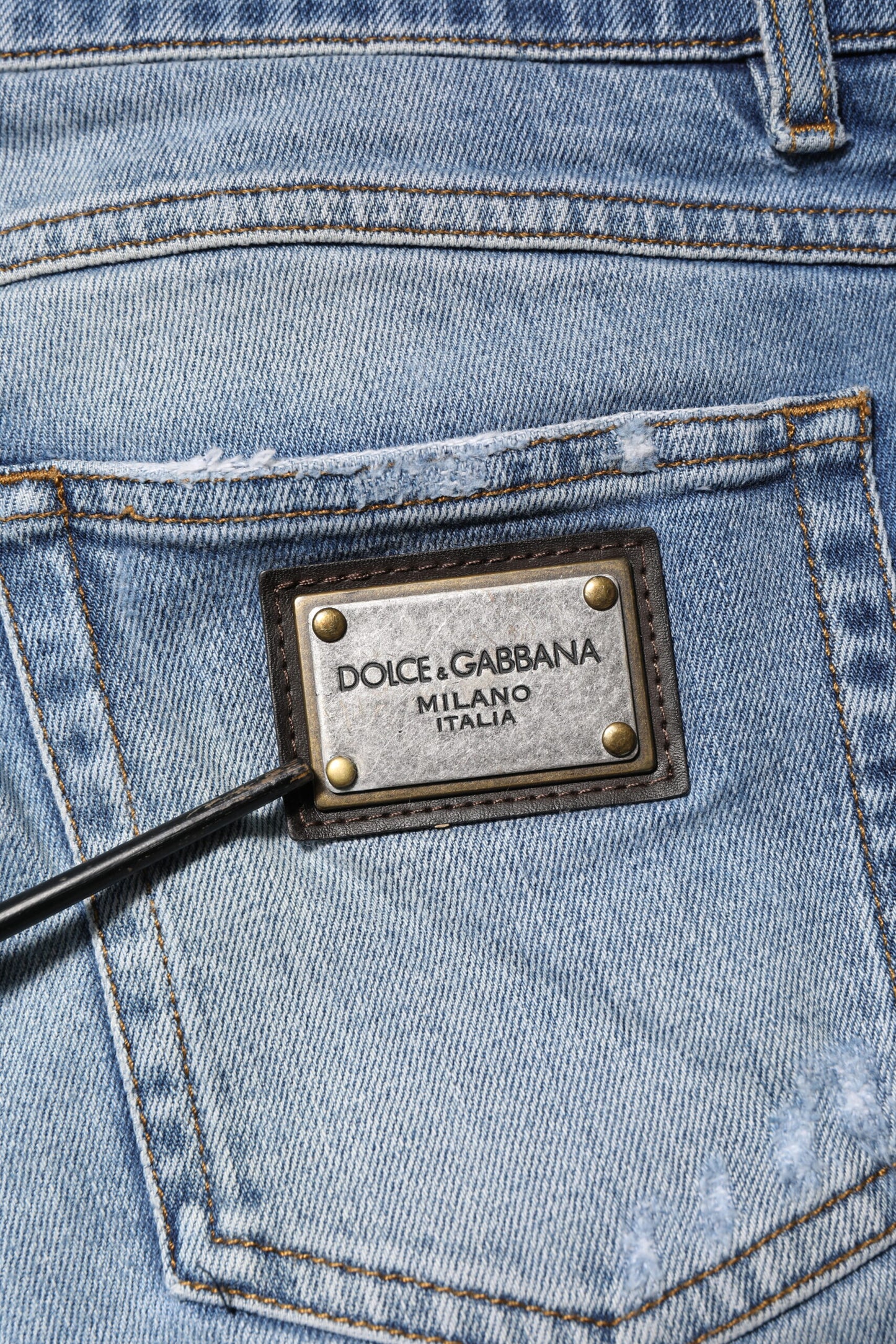 Dolce &amp; Gabbana – Blau verwaschene, zerfetzte Jeans mit Logo-Plakette