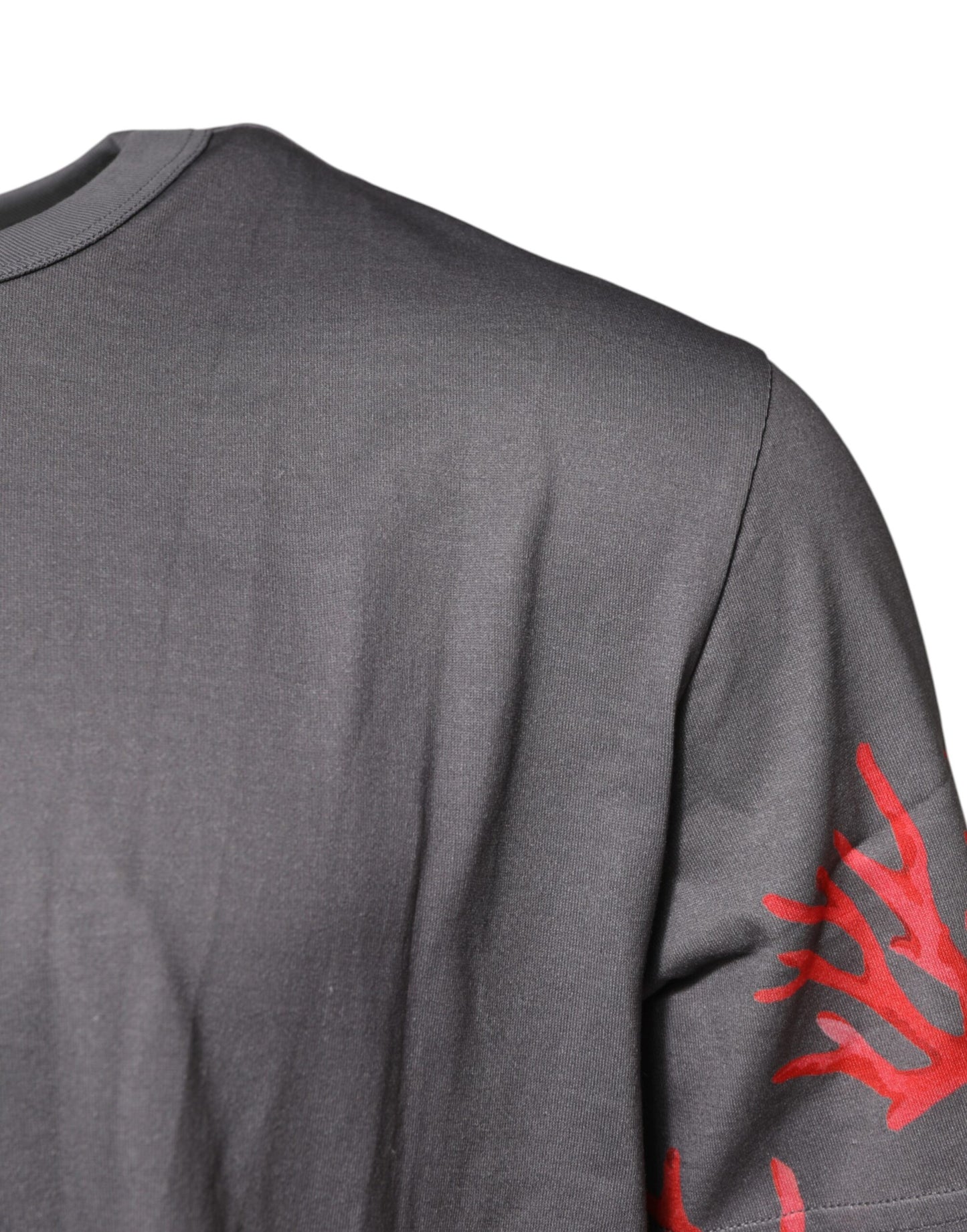 Dolce &amp; Gabbana – T-Shirt mit Logo-Plakette und Korallenprint aus grauer Baumwolle